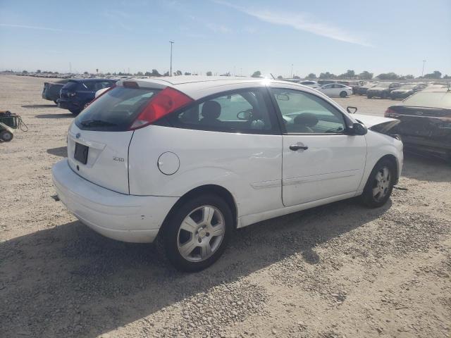 Photo 2 VIN: 3FAFP31N05R122114 - FORD FOCUS ZX3 