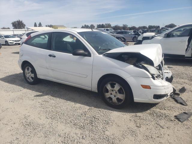 Photo 3 VIN: 3FAFP31N05R122114 - FORD FOCUS ZX3 