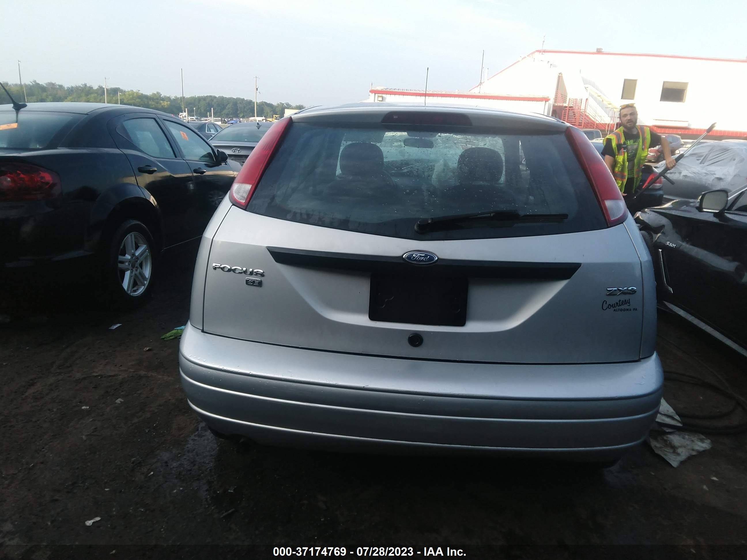 Photo 15 VIN: 3FAFP31N15R110537 - FORD FOCUS 