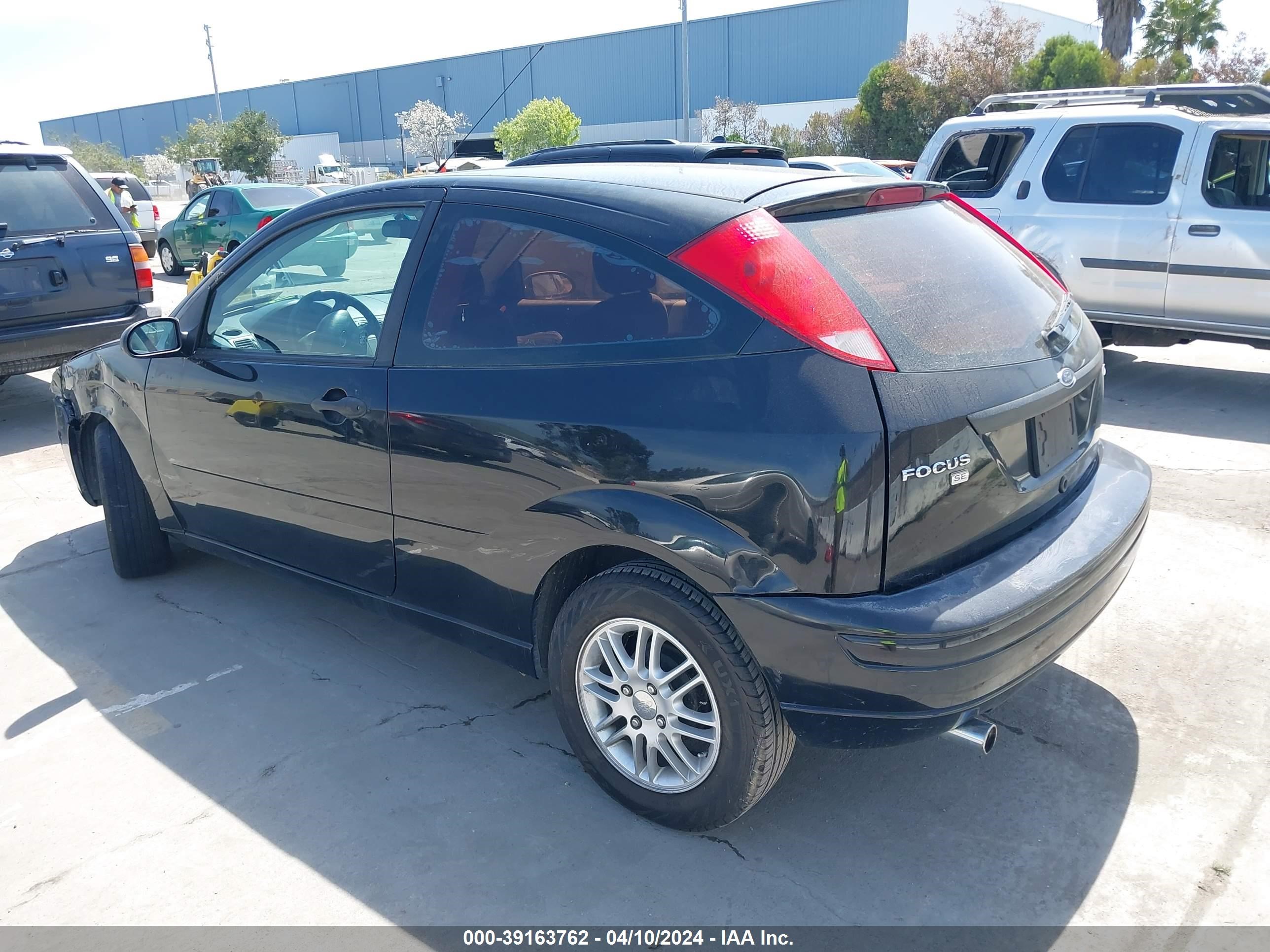 Photo 2 VIN: 3FAFP31N45R131835 - FORD FOCUS 