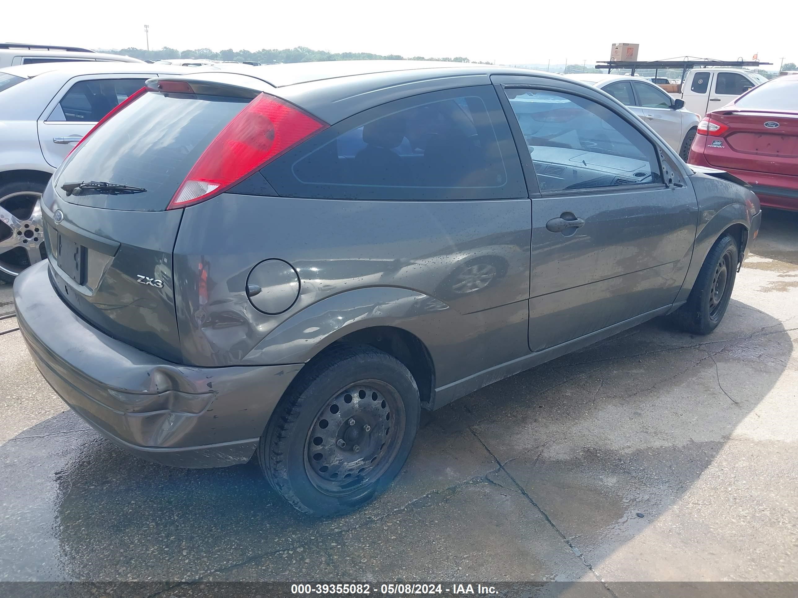 Photo 3 VIN: 3FAFP31N45R156394 - FORD FOCUS 