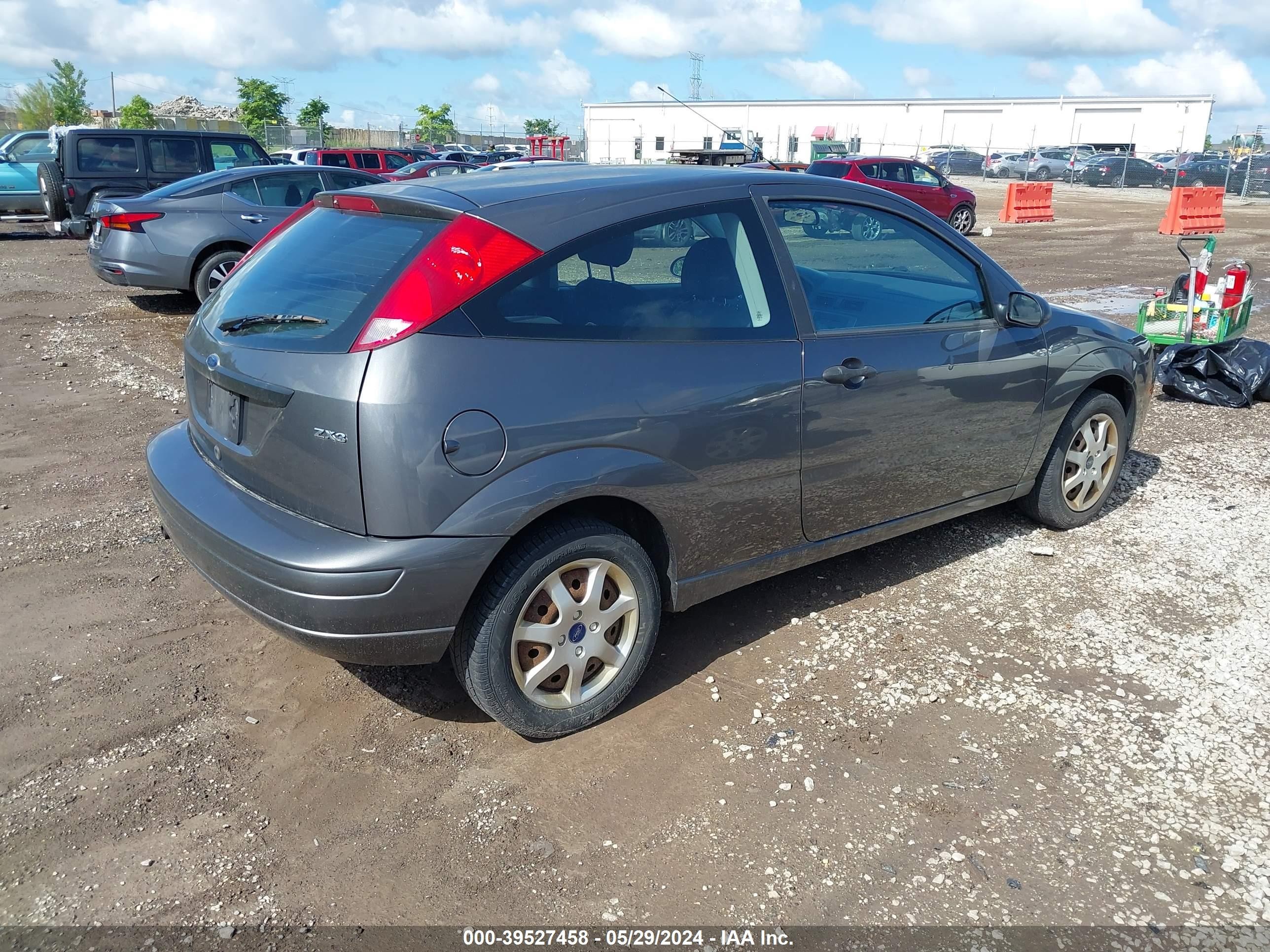 Photo 3 VIN: 3FAFP31N85R146564 - FORD FOCUS 