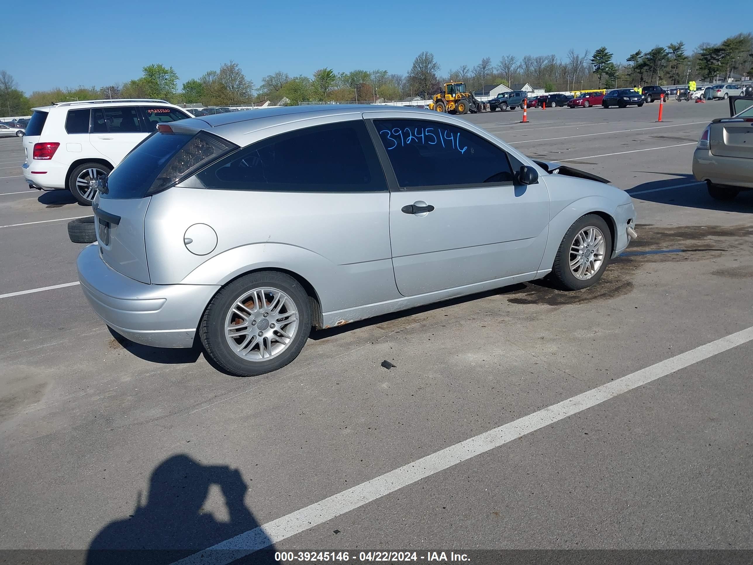 Photo 3 VIN: 3FAFP31N95R114190 - FORD FOCUS 