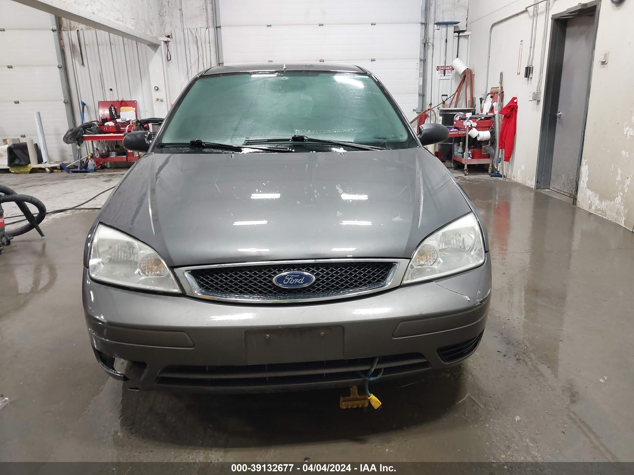 Photo 11 VIN: 3FAFP31N95R132690 - FORD FOCUS 