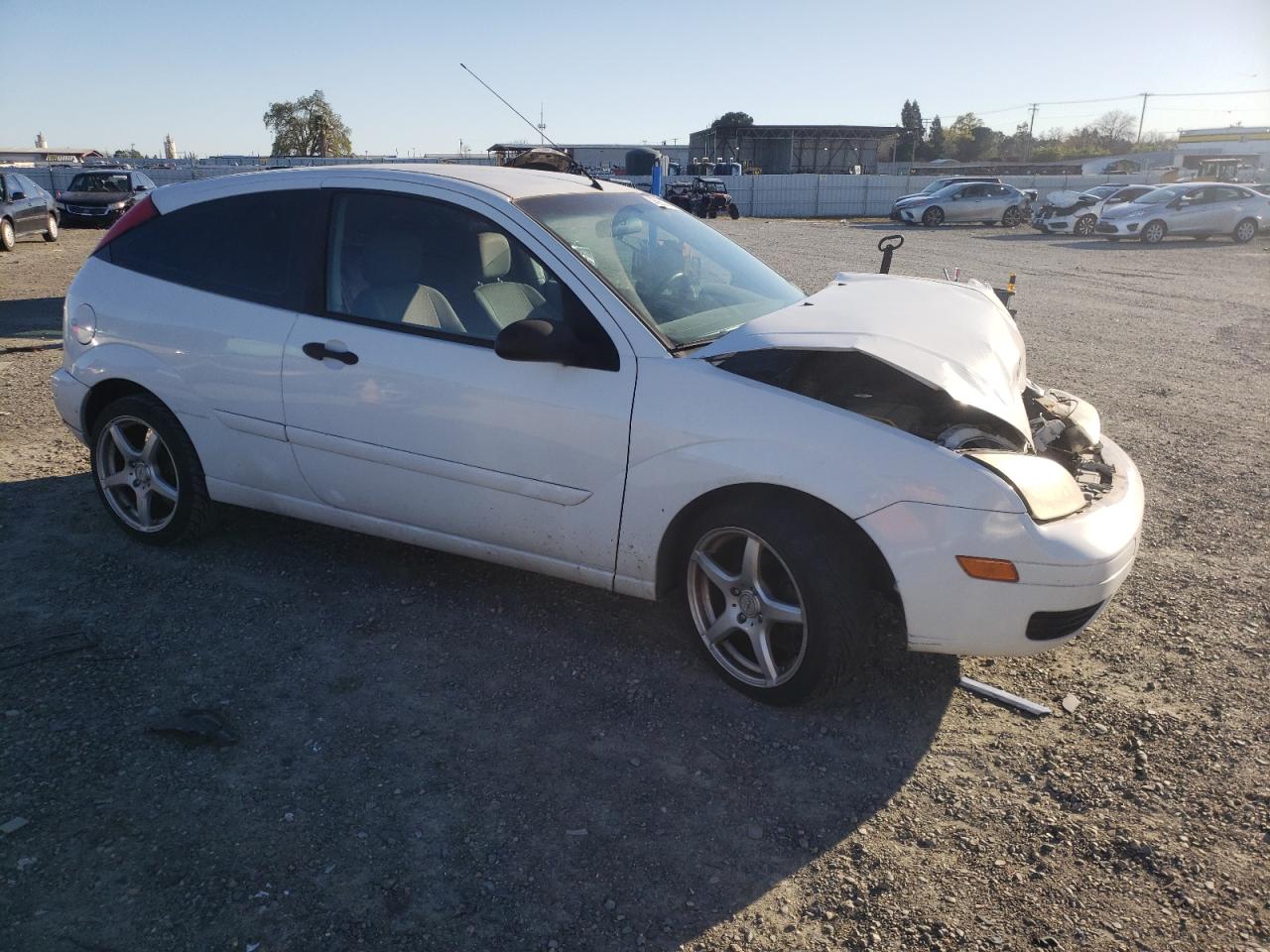 Photo 3 VIN: 3FAFP31N95R141308 - FORD FOCUS 