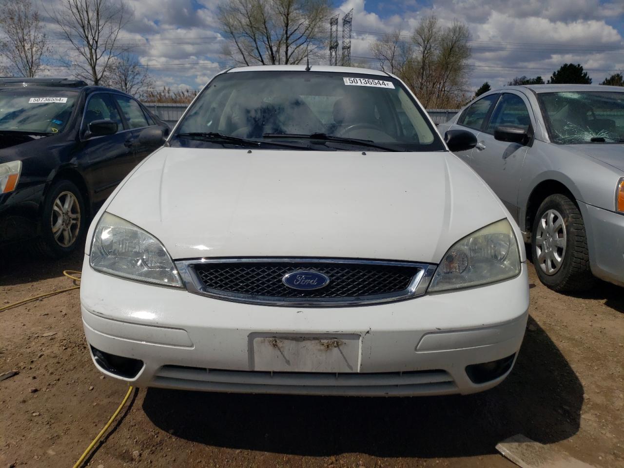 Photo 4 VIN: 3FAFP31NX5R141415 - FORD FOCUS 