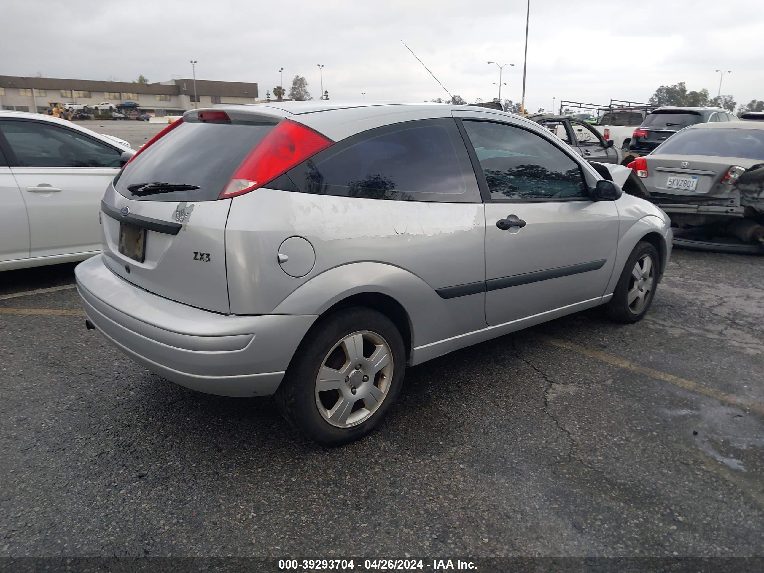 Photo 3 VIN: 3FAFP31Z73R174520 - FORD FOCUS 