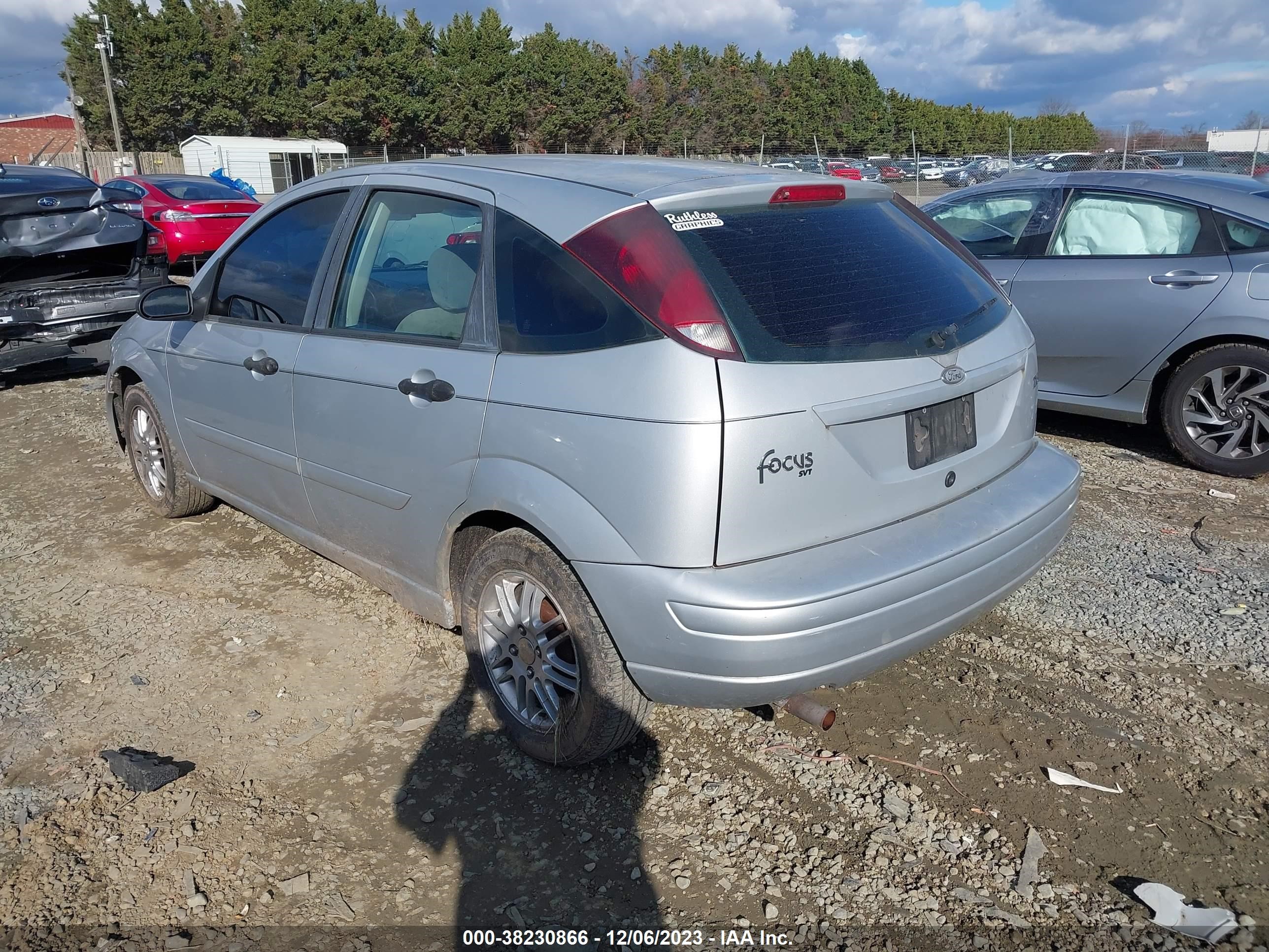 Photo 2 VIN: 3FAFP37343R145267 - FORD FOCUS 