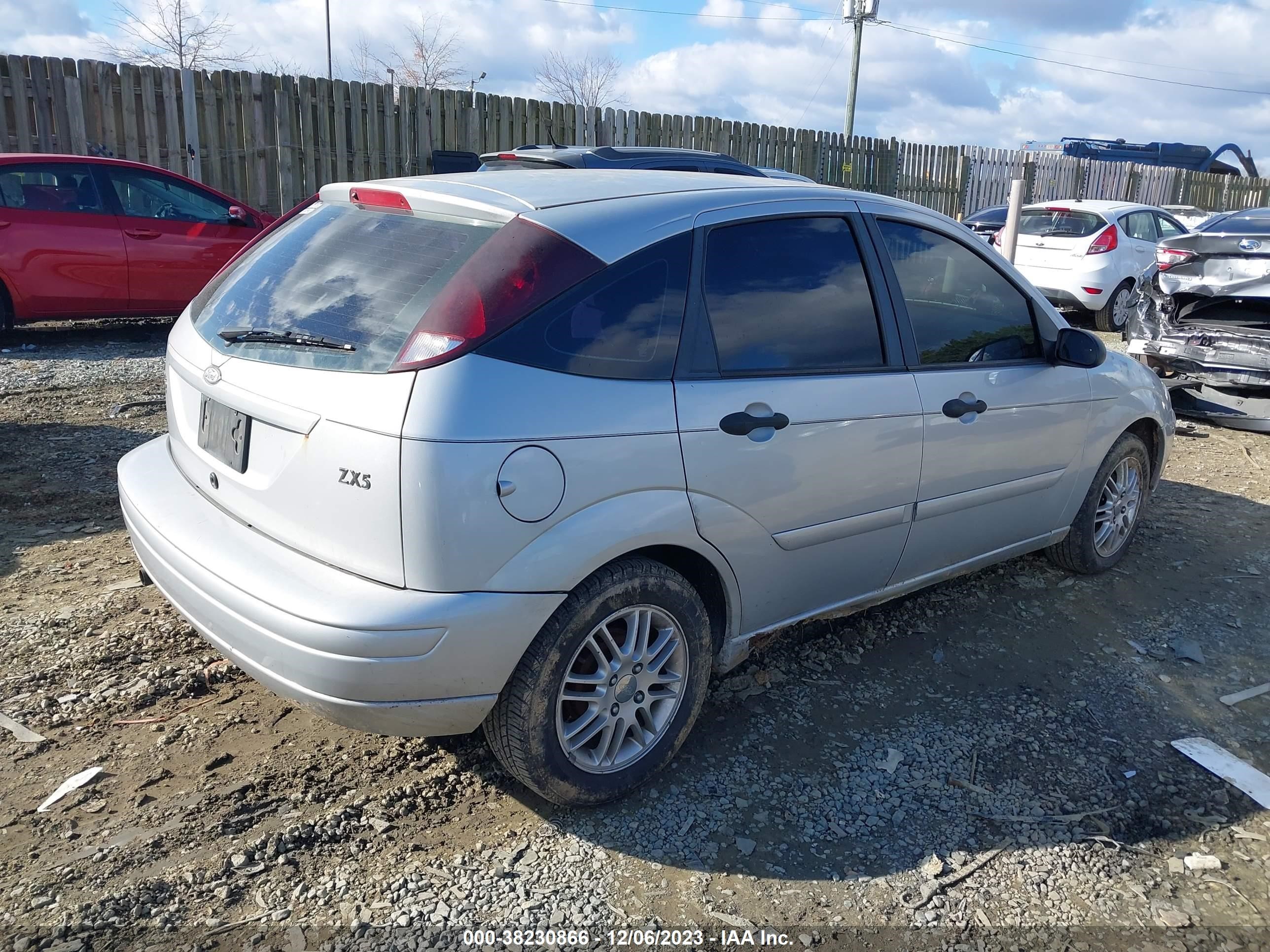 Photo 3 VIN: 3FAFP37343R145267 - FORD FOCUS 