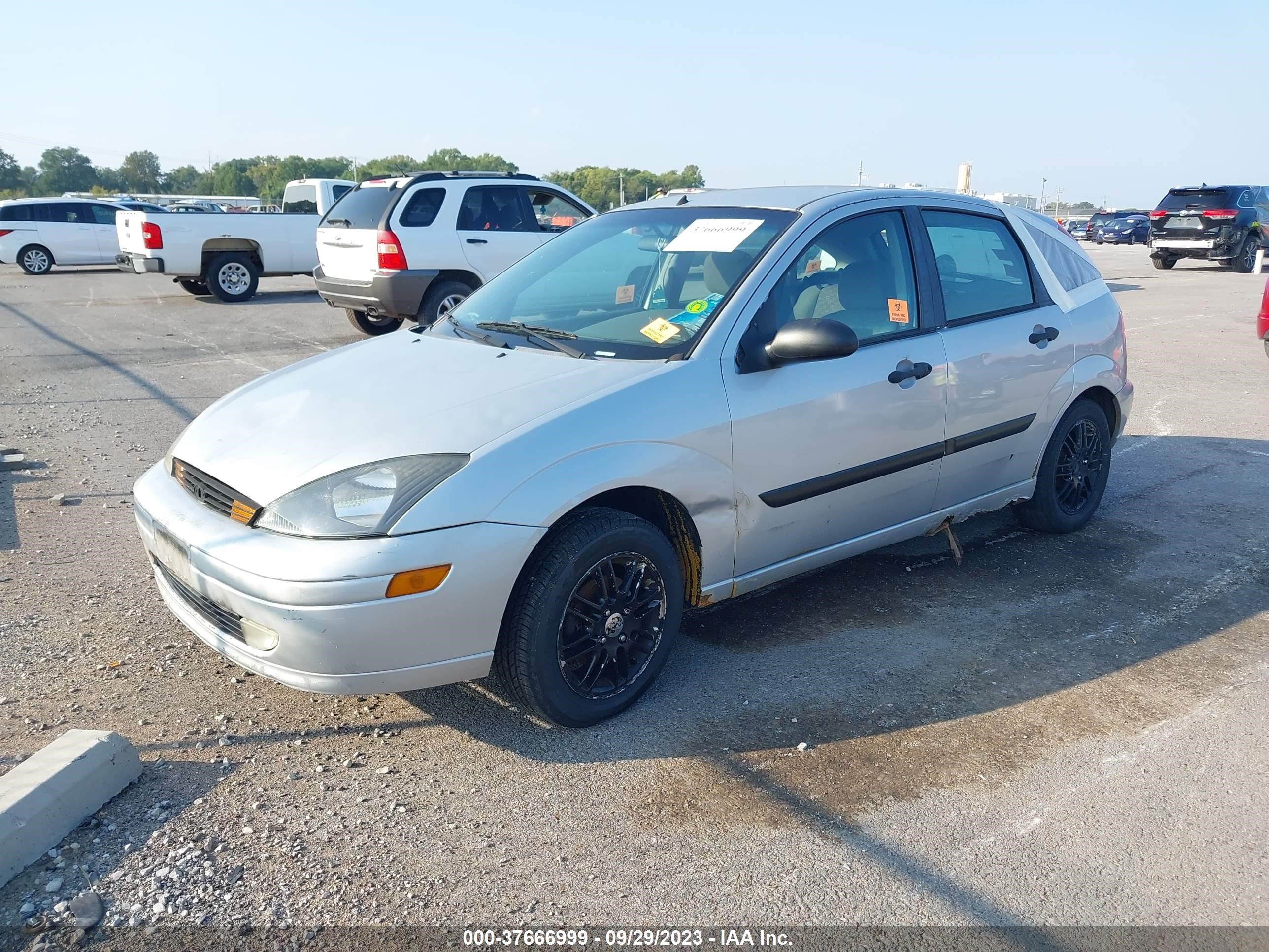 Photo 1 VIN: 3FAFP373X3R190598 - FORD FOCUS 