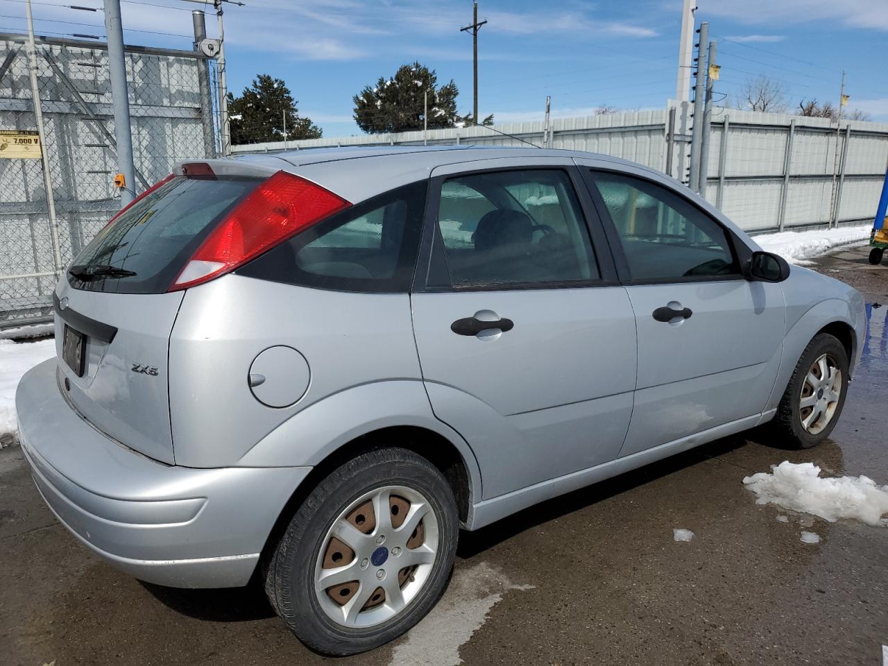 Photo 2 VIN: 3FAFP37N35R134877 - FORD FOCUS 