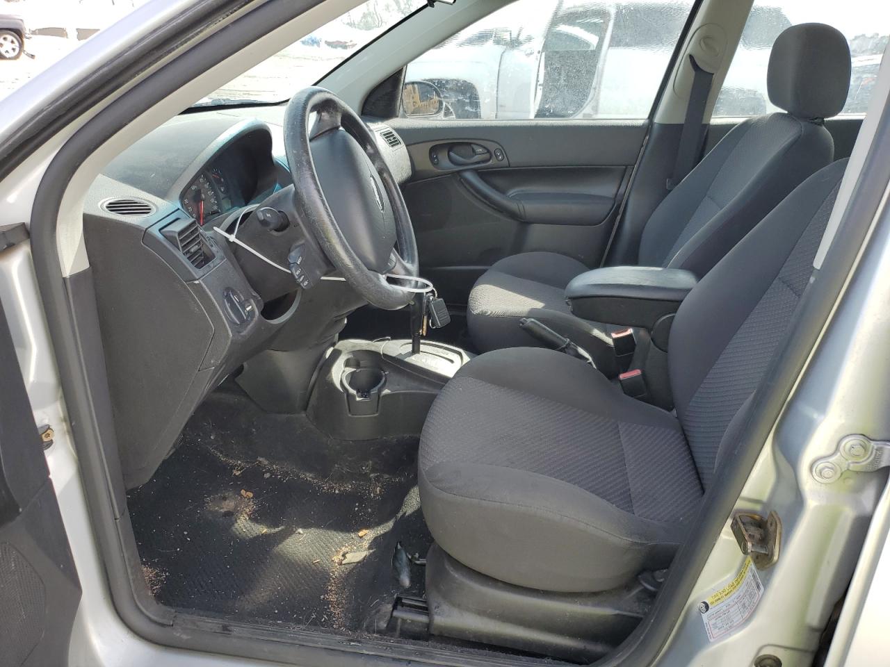 Photo 6 VIN: 3FAFP37N35R134877 - FORD FOCUS 