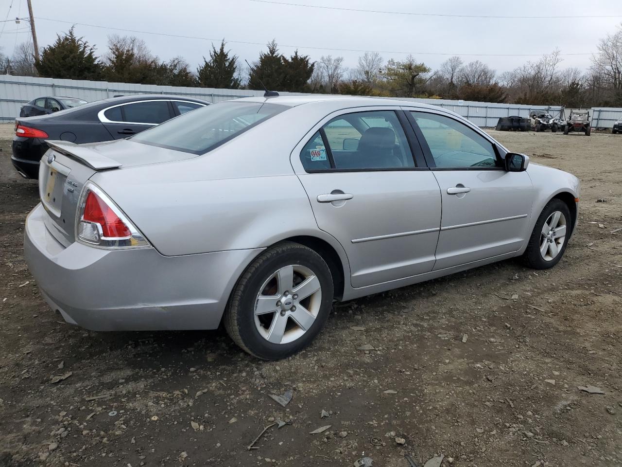 Photo 2 VIN: 3FAHP011X7R152891 - FORD FUSION 