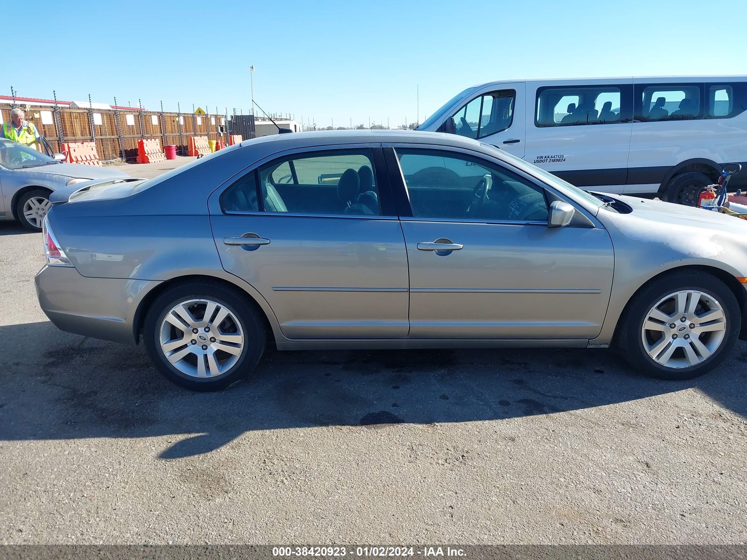 Photo 12 VIN: 3FAHP02138R112619 - FORD FUSION 