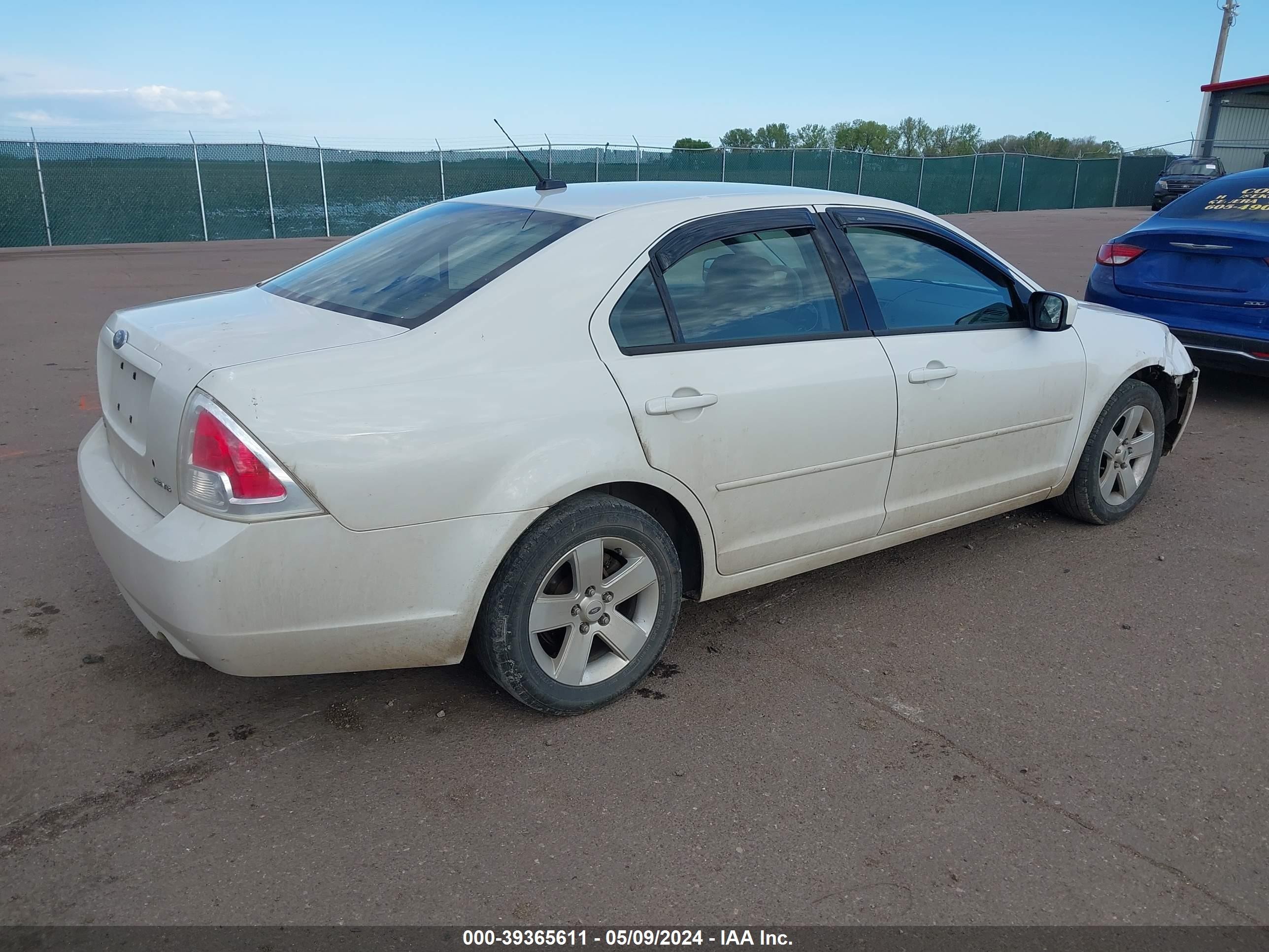 Photo 3 VIN: 3FAHP07118R270952 - FORD FUSION 