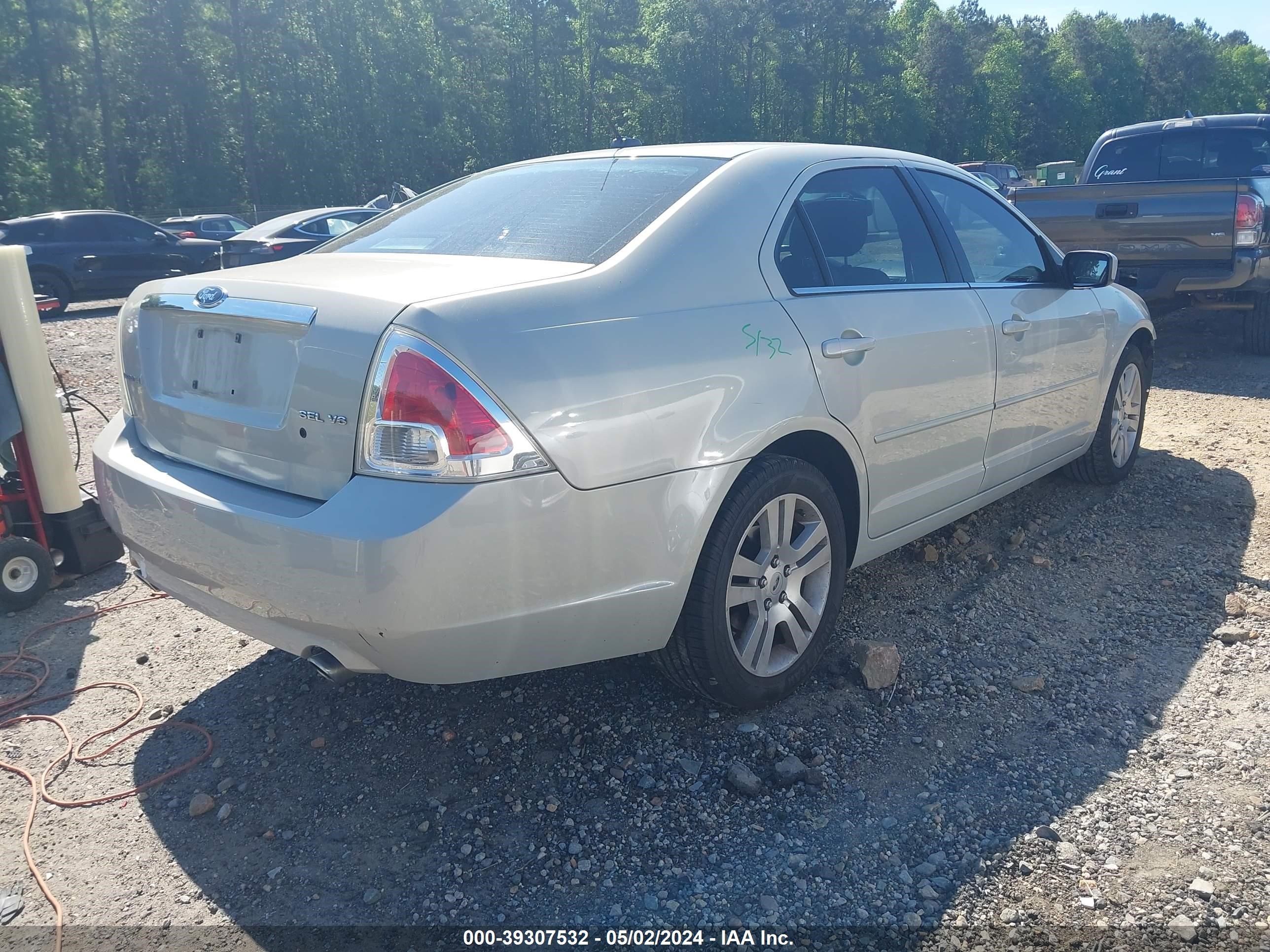 Photo 3 VIN: 3FAHP08198R163601 - FORD FUSION 