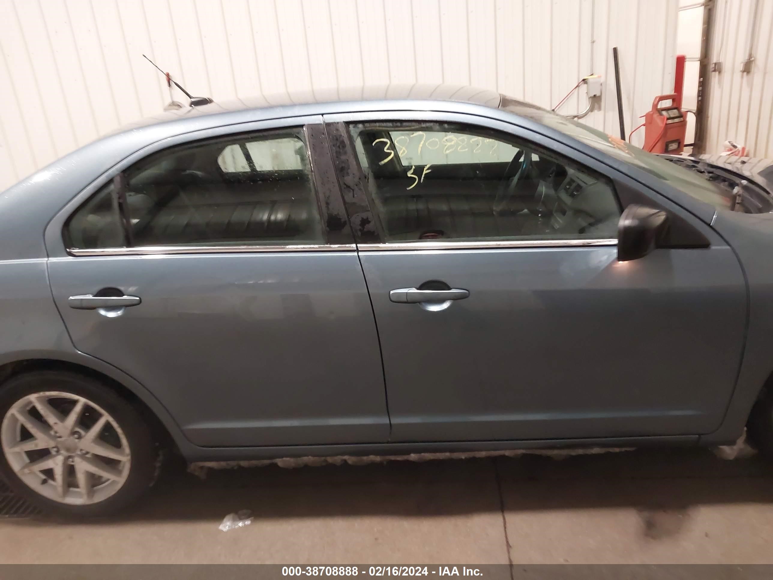 Photo 12 VIN: 3FAHP0CG7BR141051 - FORD FUSION 