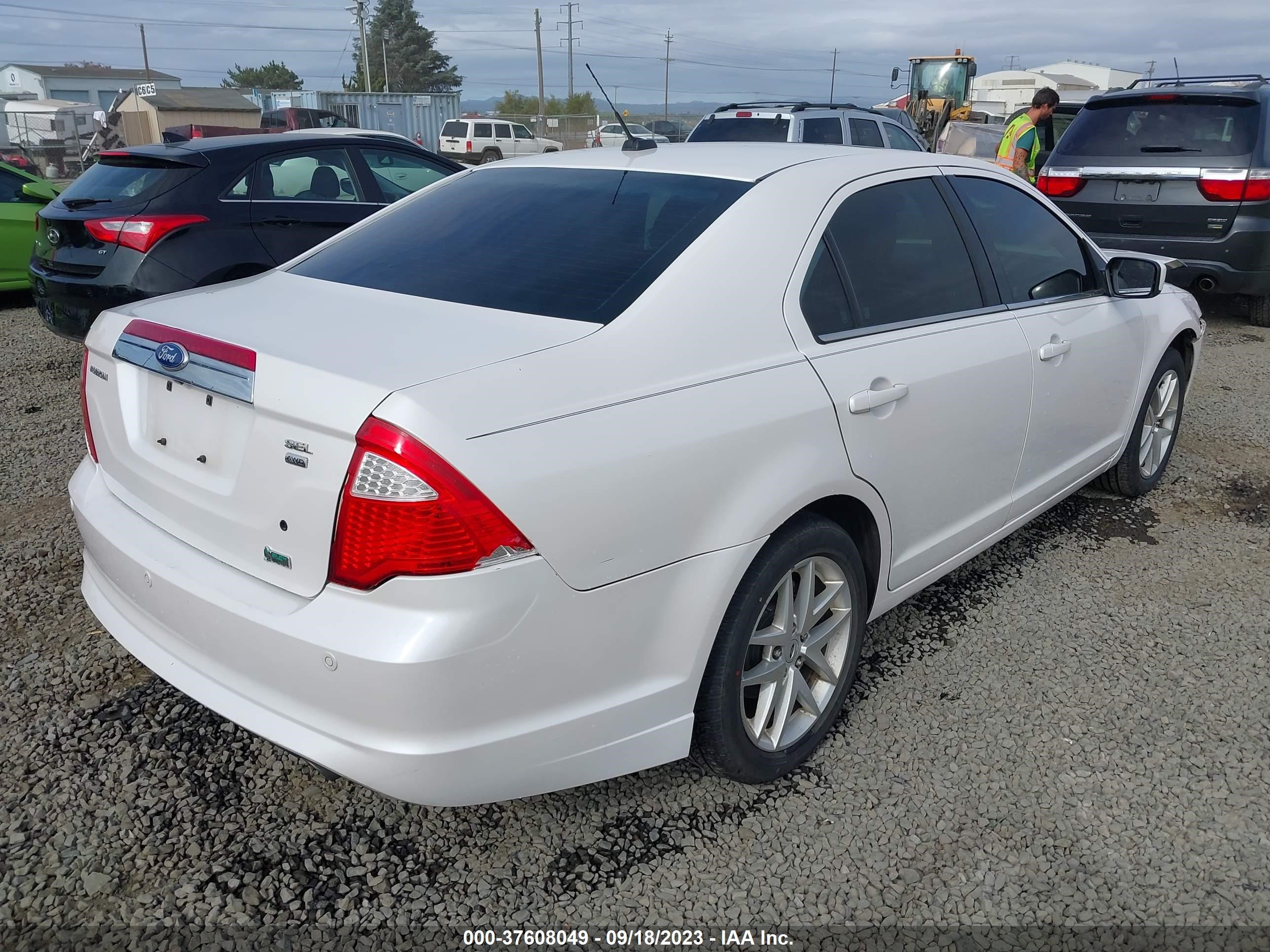 Photo 3 VIN: 3FAHP0CG9AR394516 - FORD FUSION 