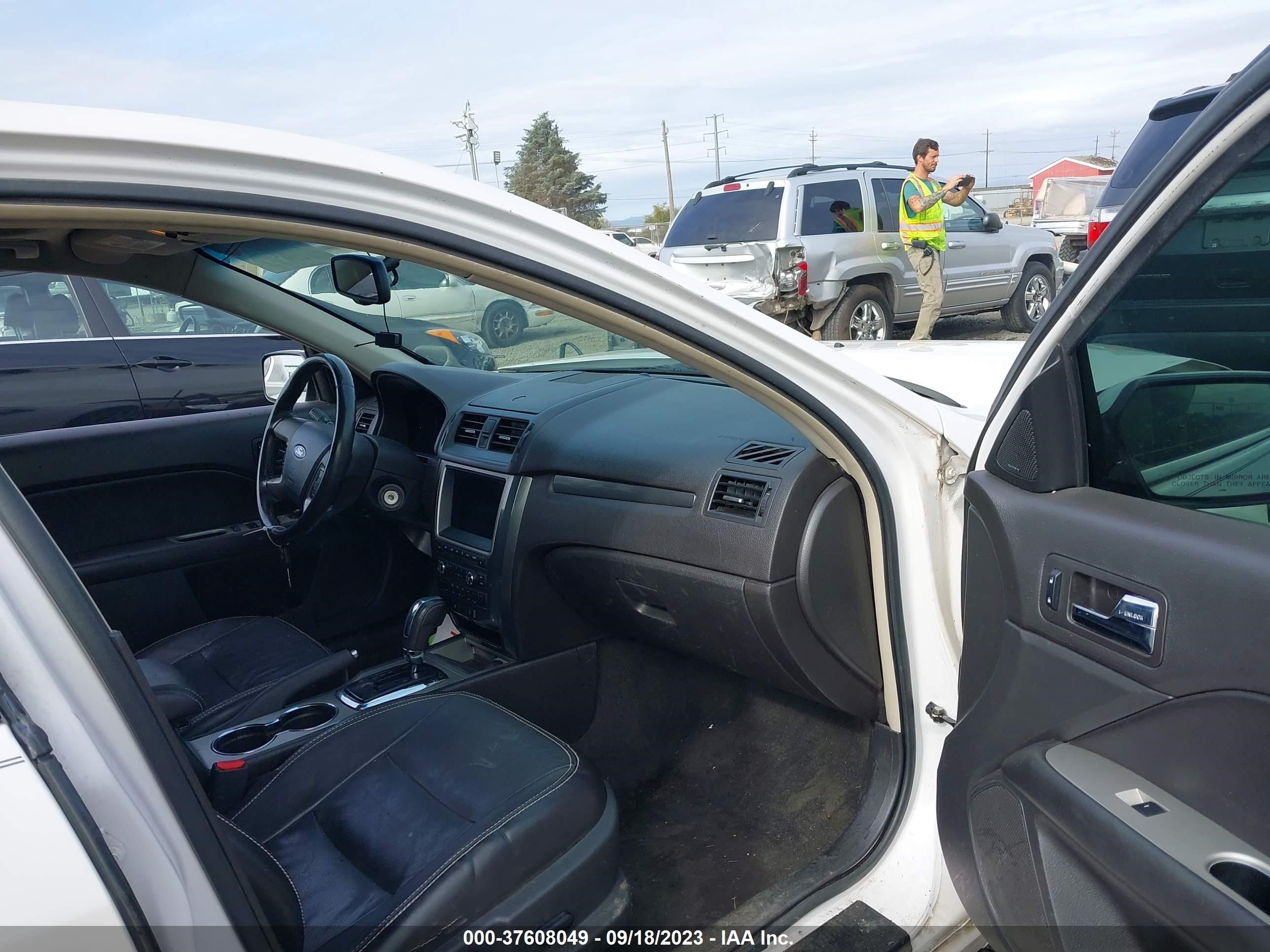 Photo 4 VIN: 3FAHP0CG9AR394516 - FORD FUSION 