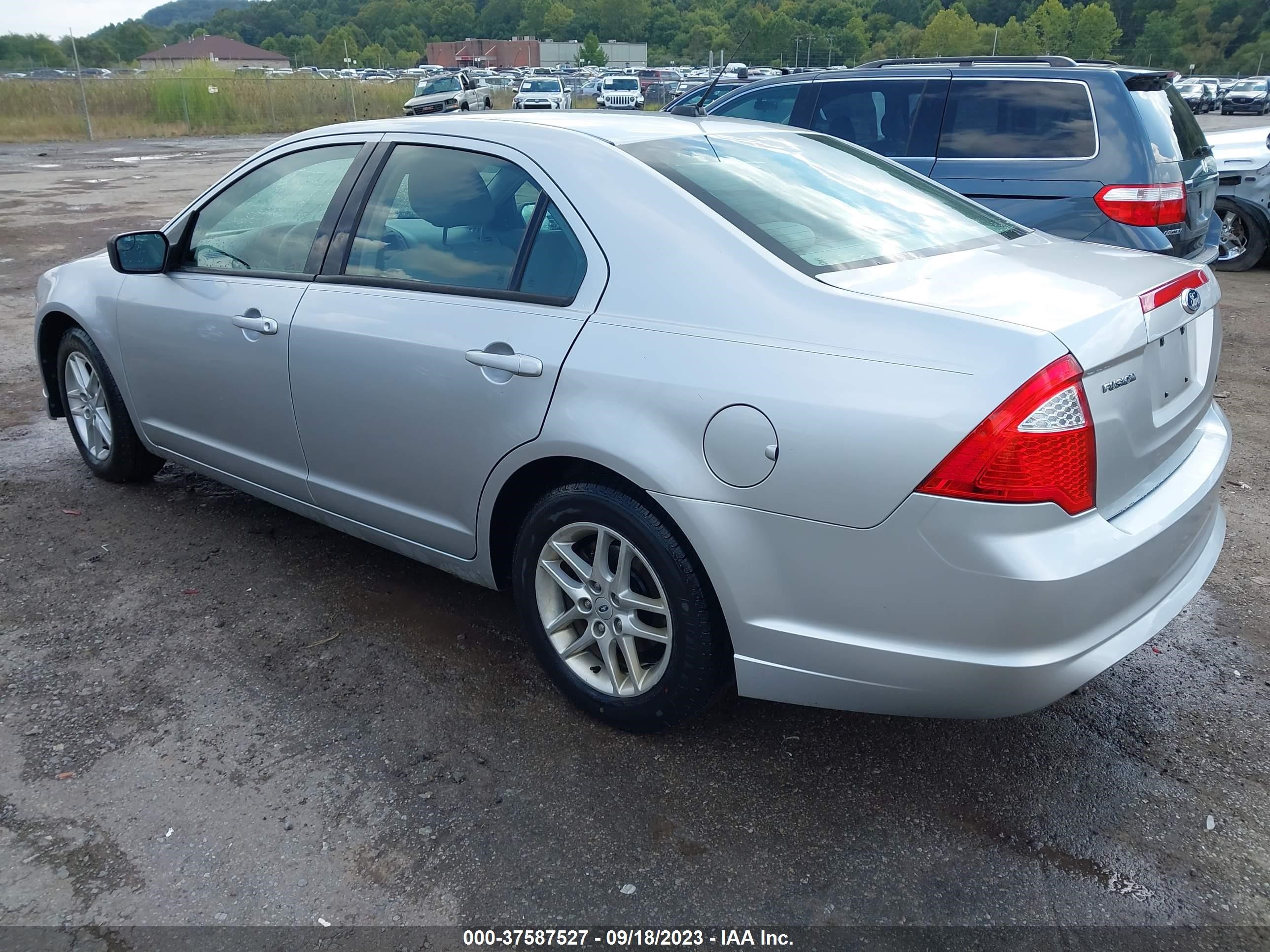 Photo 2 VIN: 3FAHP0GA5CR105124 - FORD FUSION 