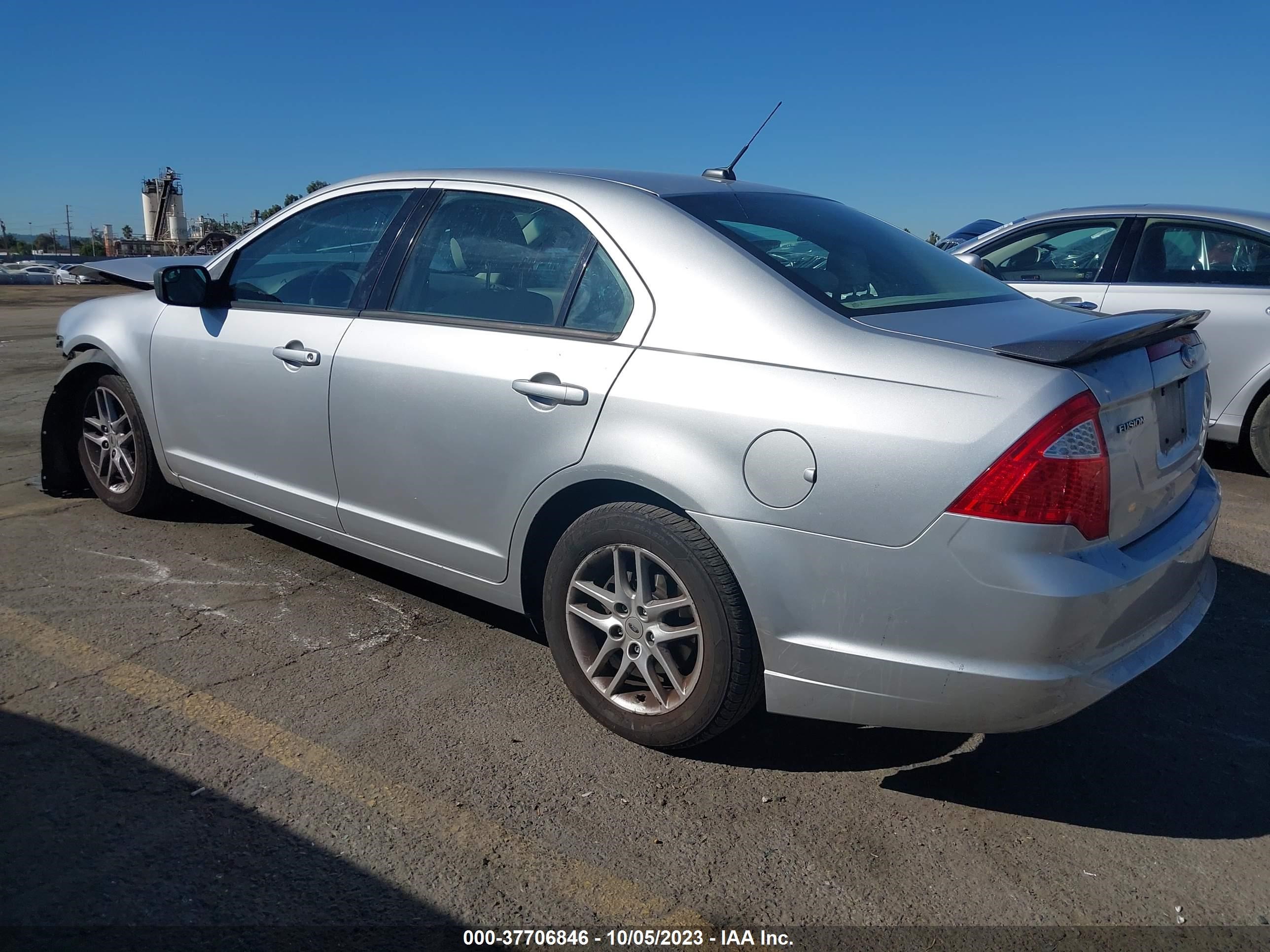 Photo 2 VIN: 3FAHP0GA5CR333883 - FORD FUSION 