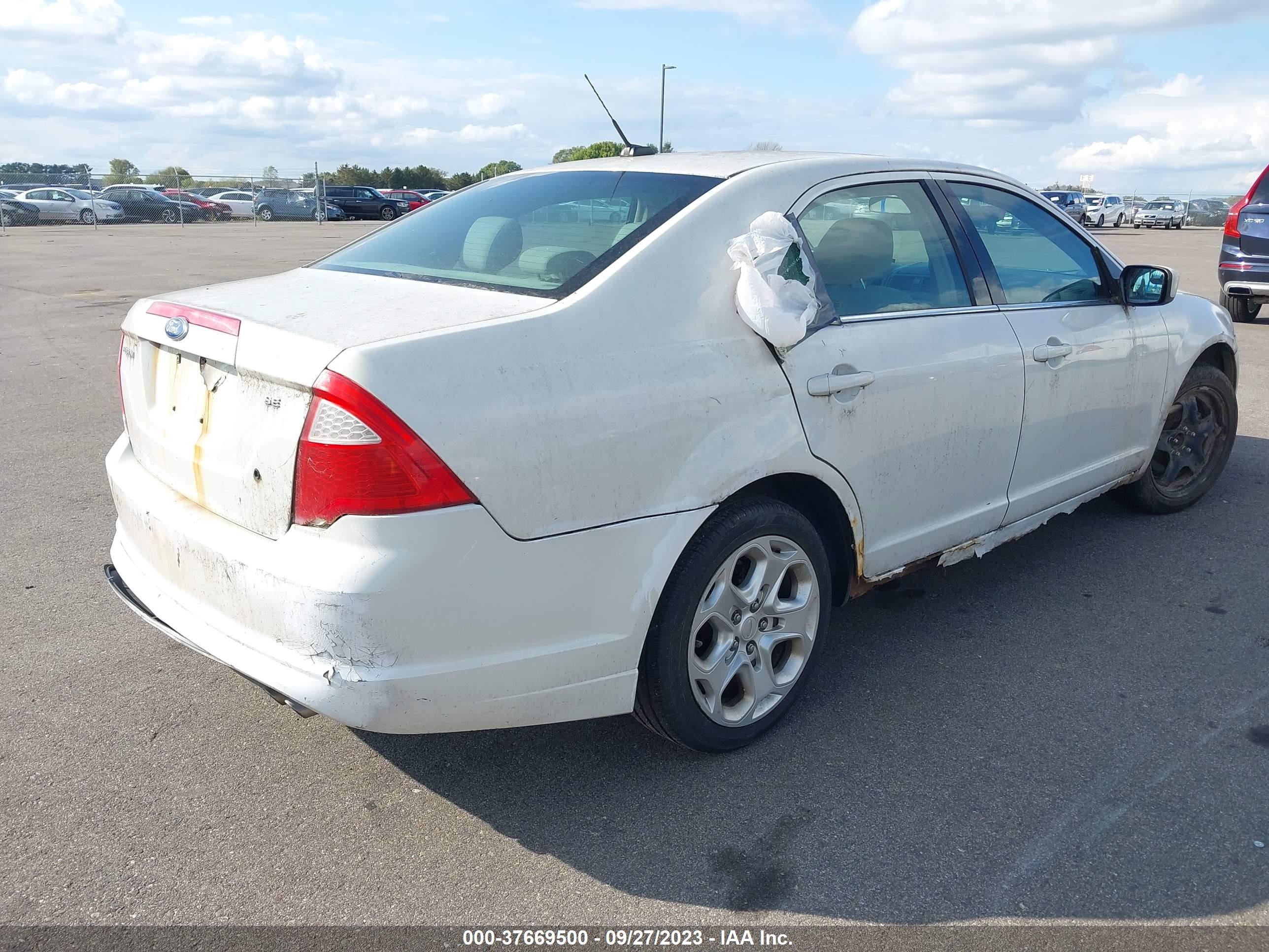 Photo 3 VIN: 3FAHP0HA2BR234760 - FORD FUSION 