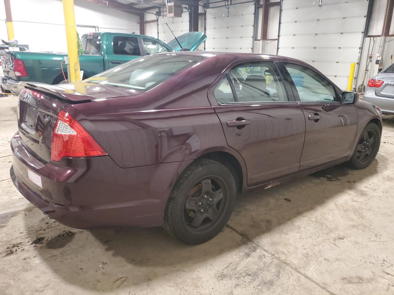 Photo 2 VIN: 3FAHP0HA8BR136946 - FORD FUSION 