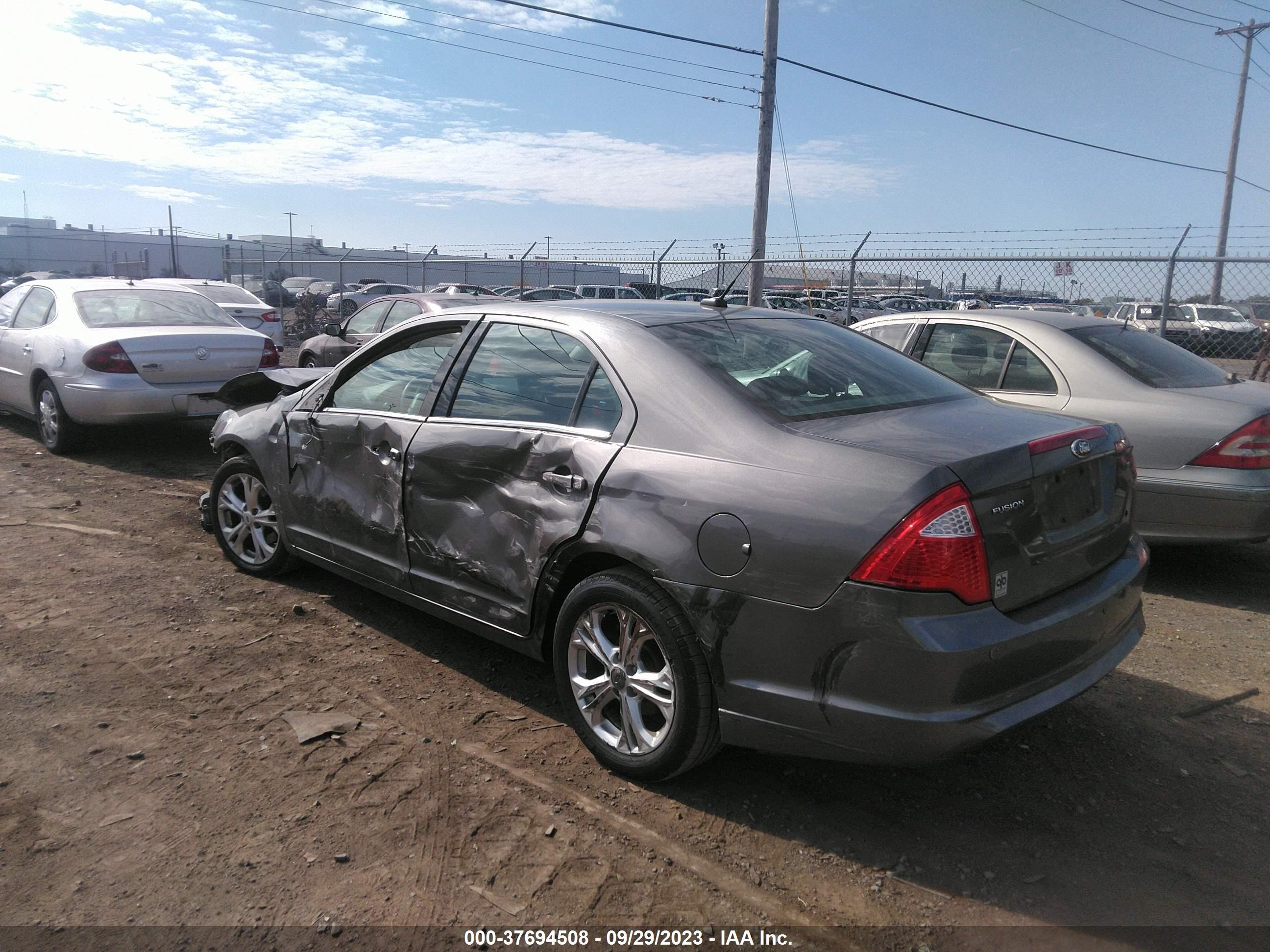 Photo 2 VIN: 3FAHP0HAXCR431399 - FORD FUSION 