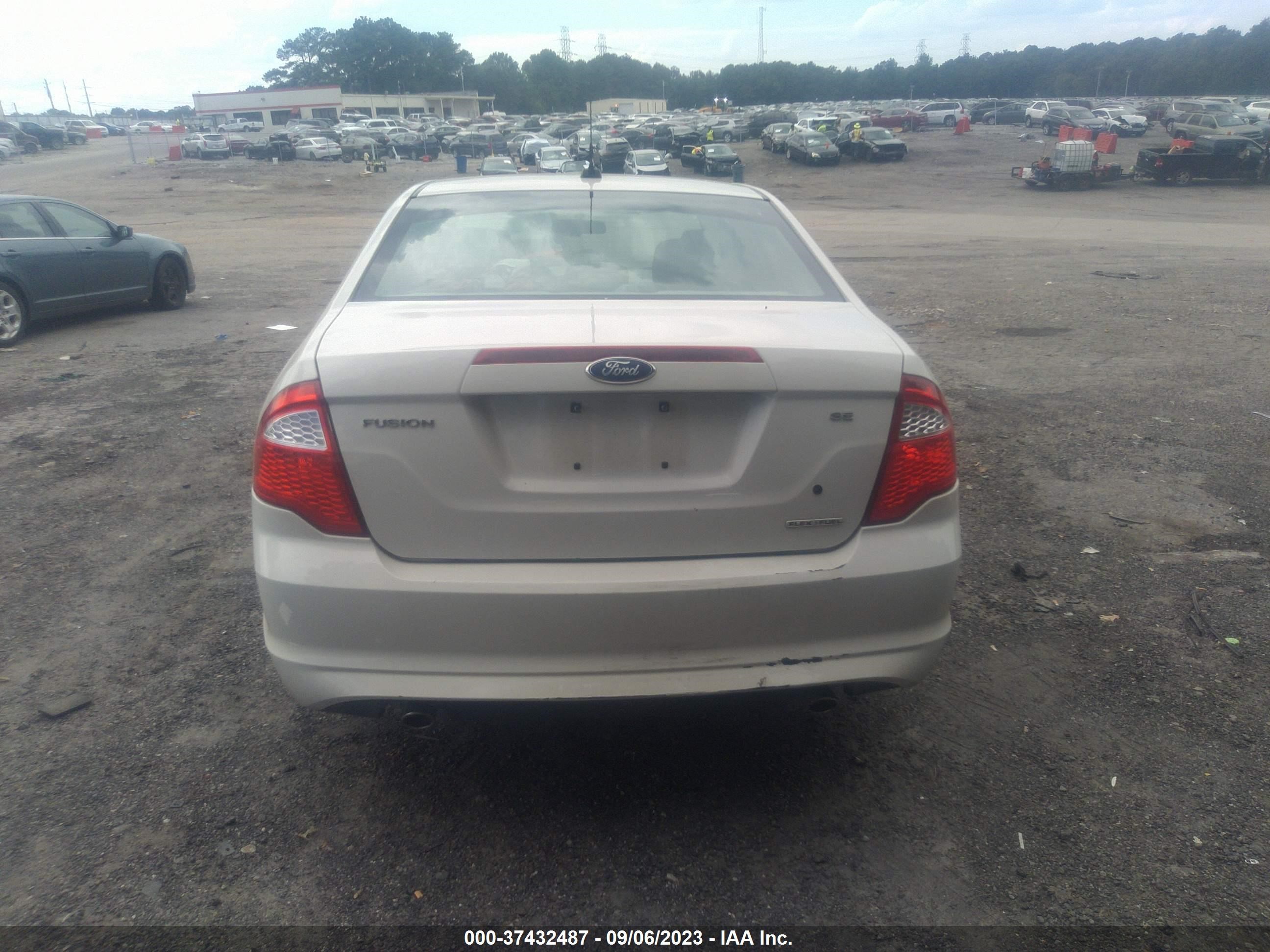 Photo 11 VIN: 3FAHP0HG1BR336524 - FORD FUSION 