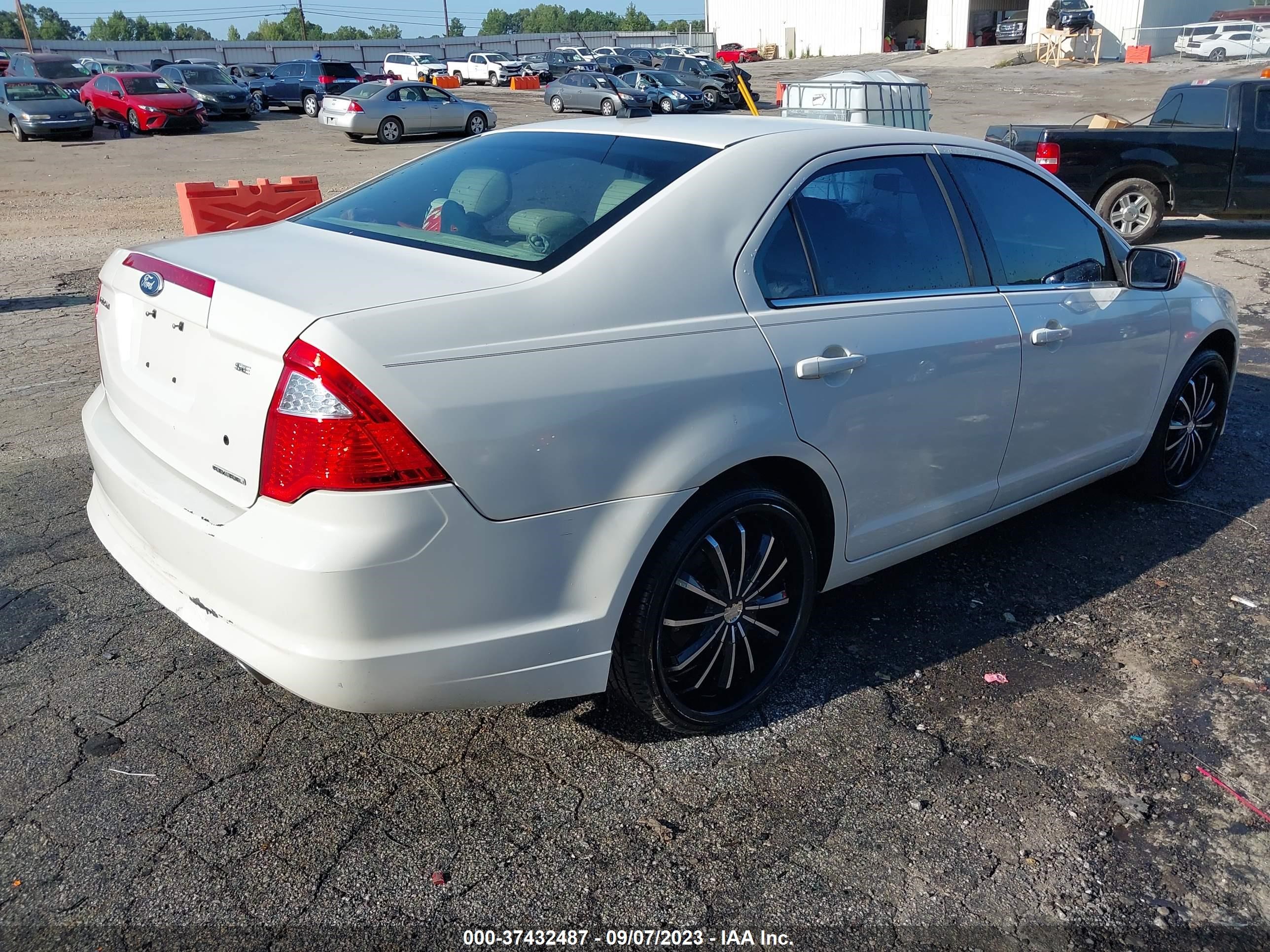 Photo 3 VIN: 3FAHP0HG1BR336524 - FORD FUSION 