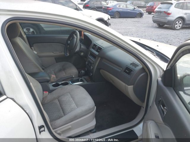 Photo 4 VIN: 3FAHP0HG3BR257520 - FORD FUSION 