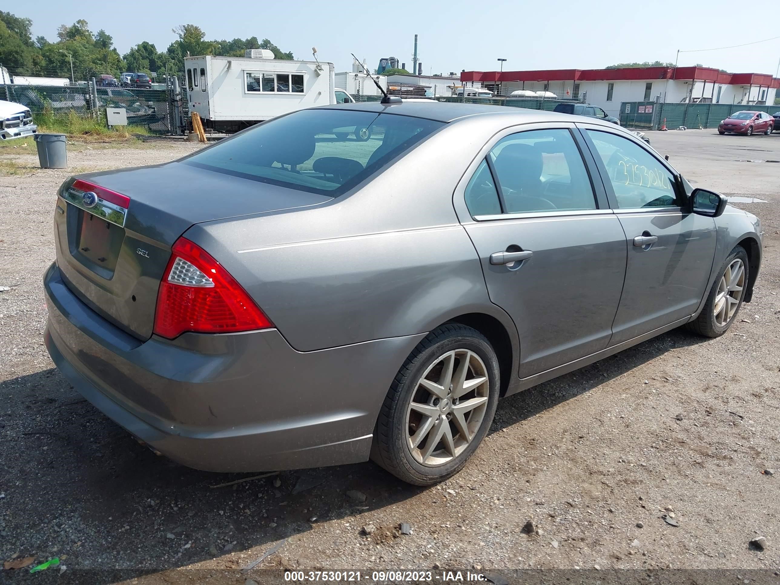 Photo 3 VIN: 3FAHP0JA1BR119092 - FORD FUSION 