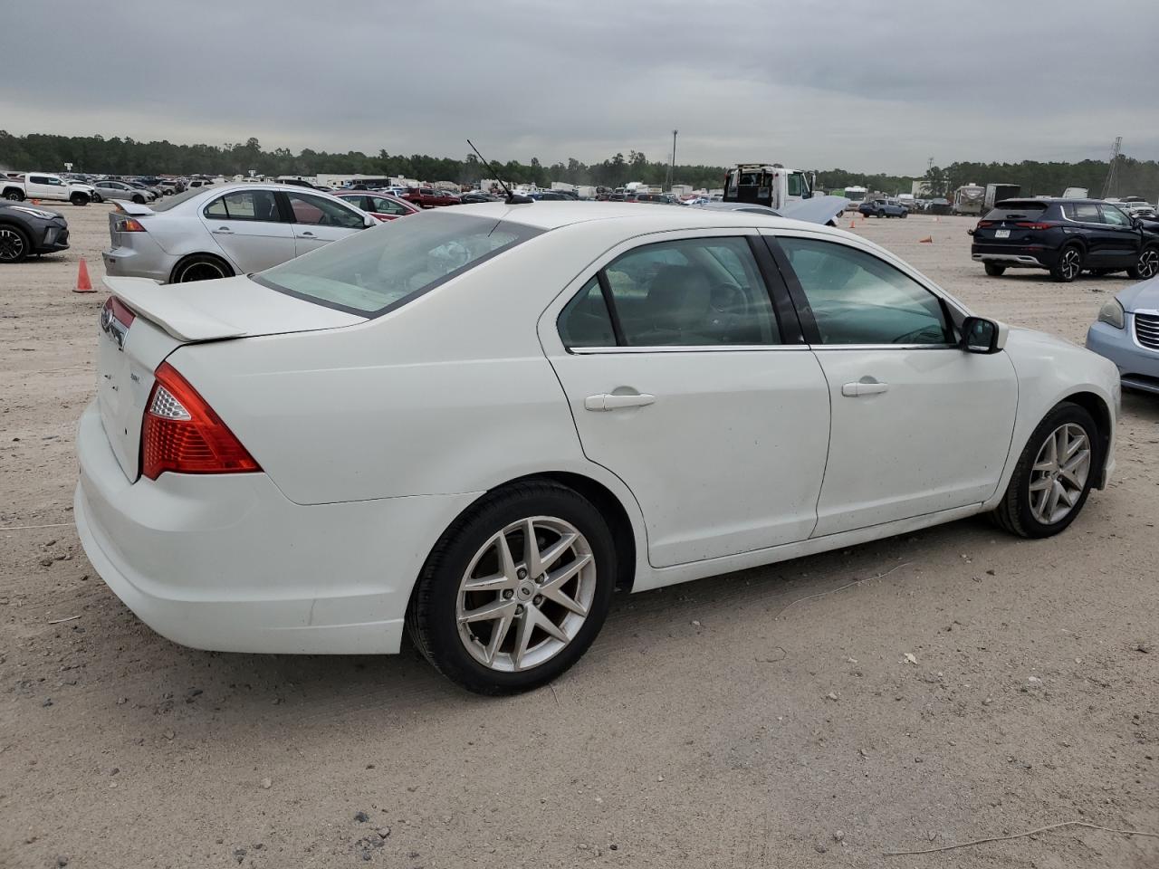 Photo 3 VIN: 3FAHP0JA5BR119175 - FORD FUSION 