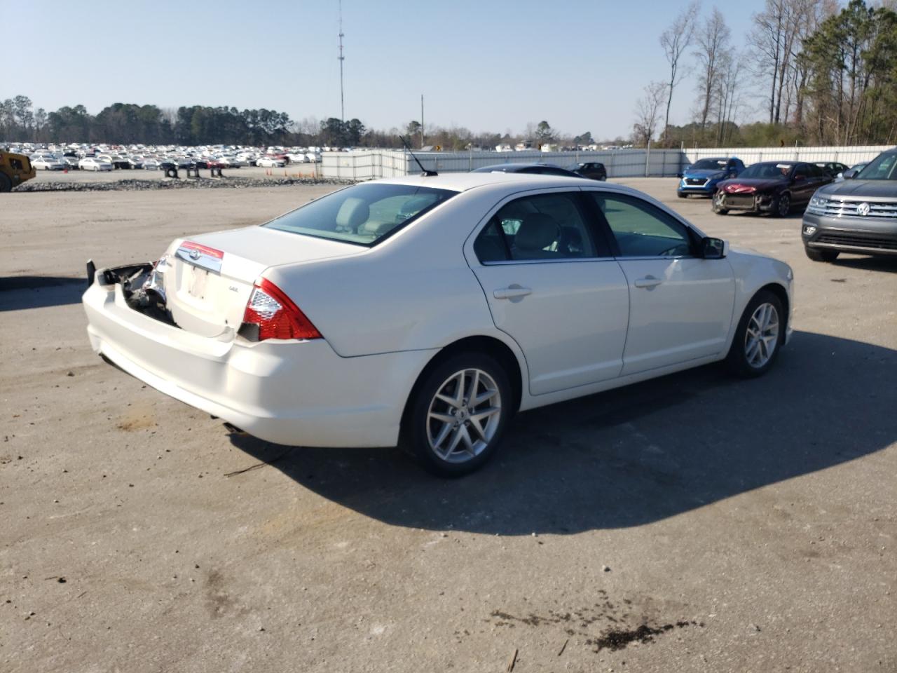 Photo 2 VIN: 3FAHP0JA5BR237565 - FORD FUSION 