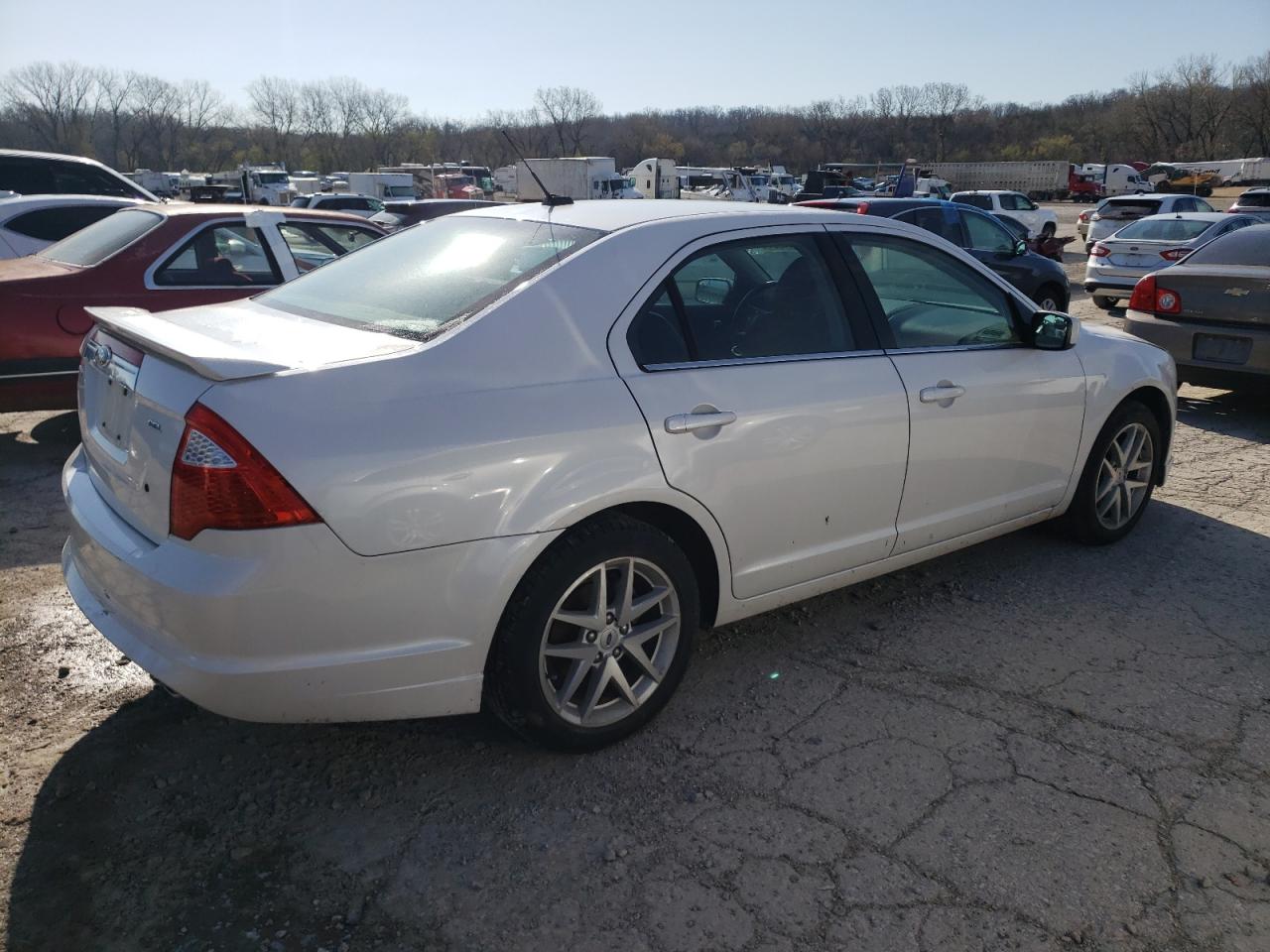 Photo 2 VIN: 3FAHP0JA7BR331477 - FORD FUSION 