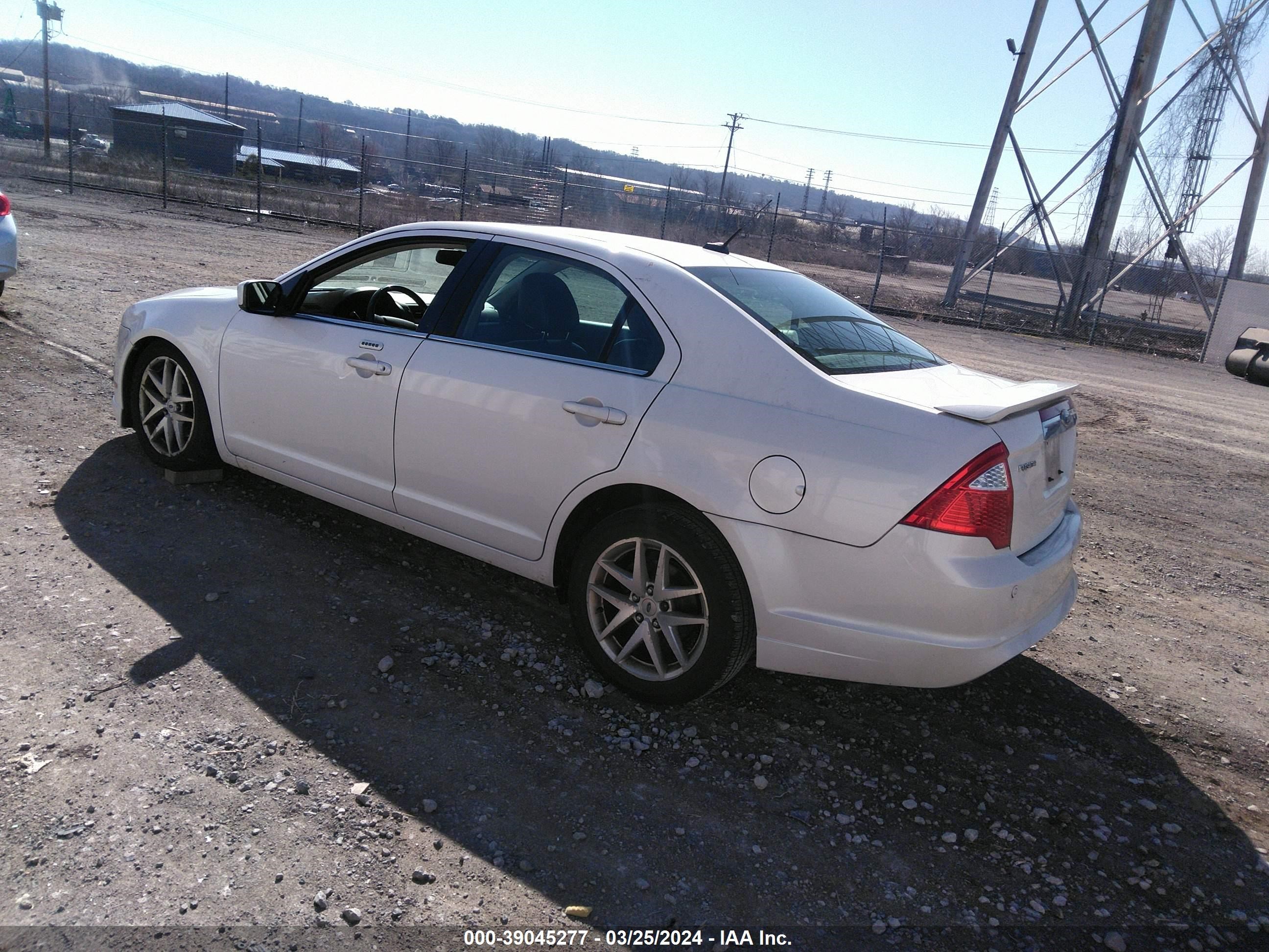 Photo 2 VIN: 3FAHP0JAXAR371227 - FORD FUSION 