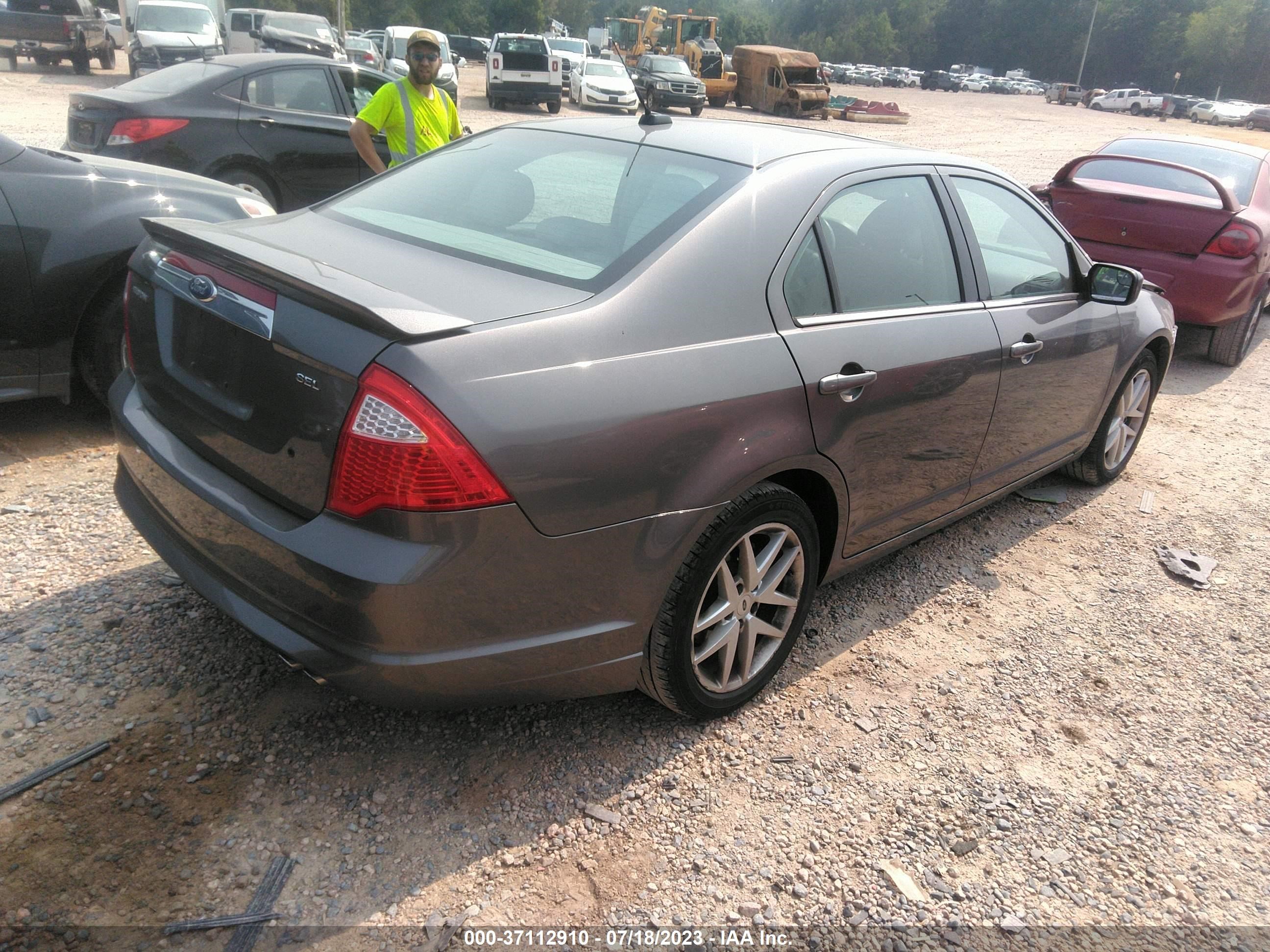 Photo 3 VIN: 3FAHP0JAXBR308226 - FORD FUSION 