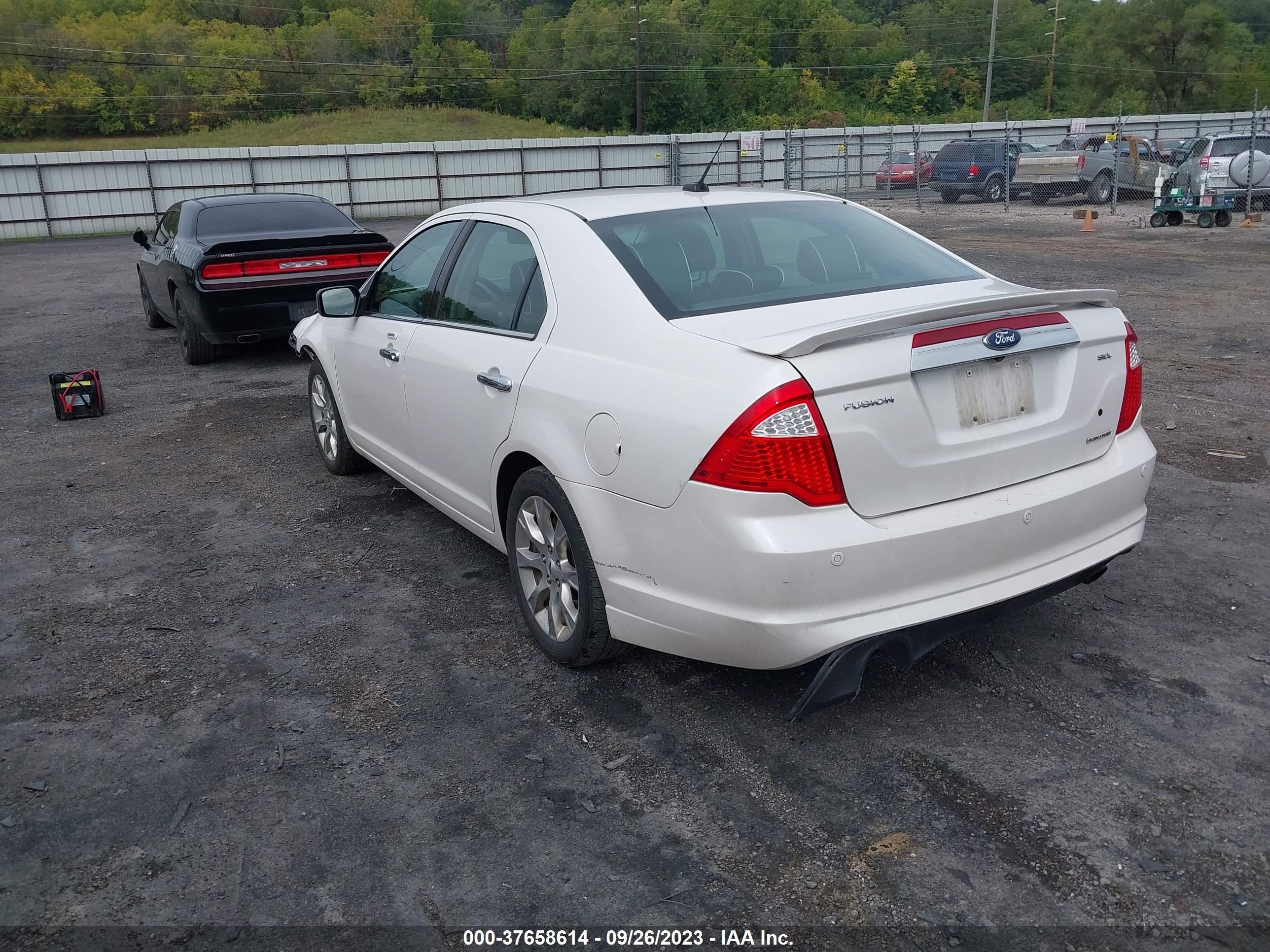 Photo 2 VIN: 3FAHP0JG2BR177989 - FORD FUSION 