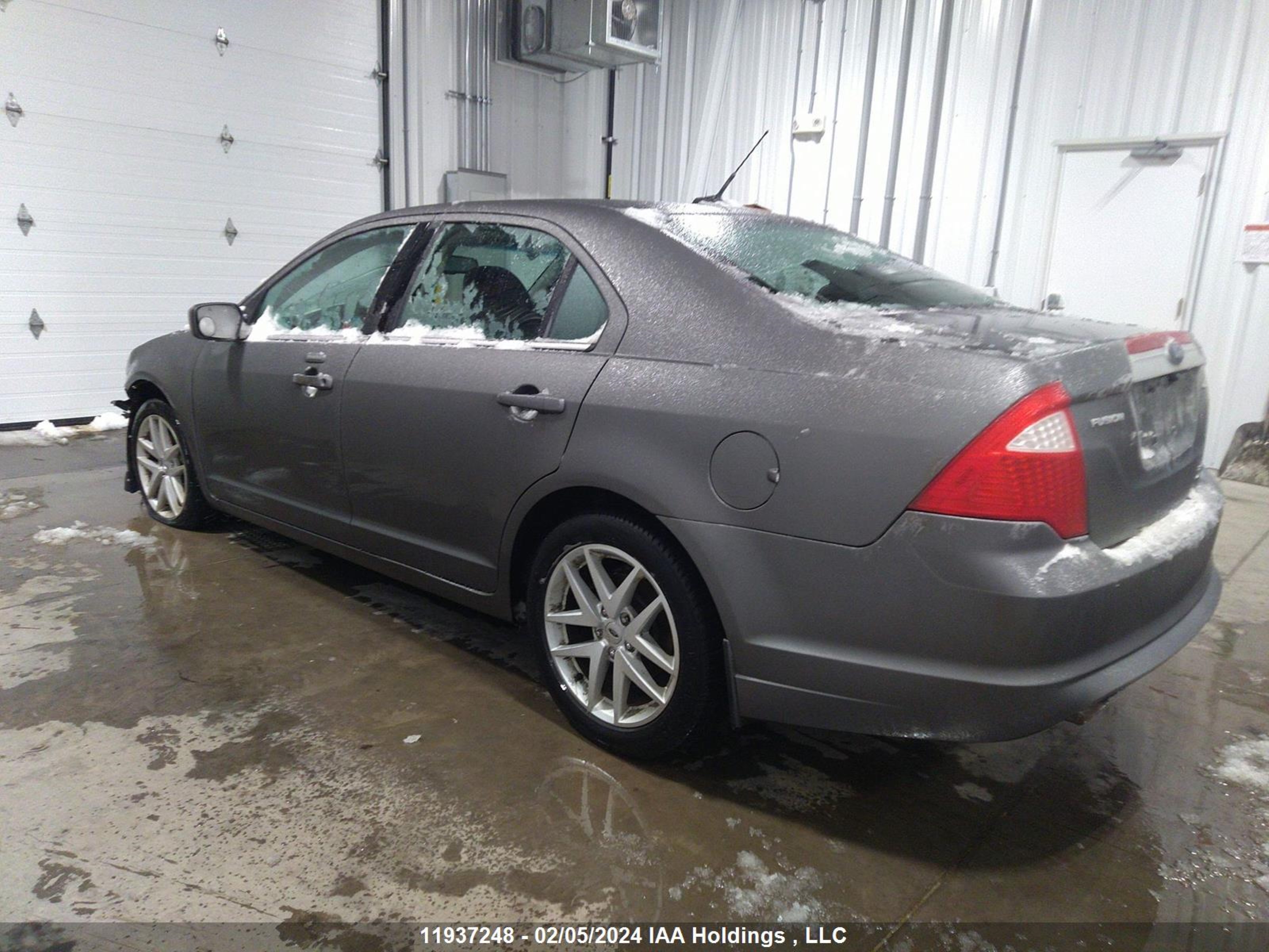 Photo 2 VIN: 3FAHP0JG9AR137228 - FORD FUSION 