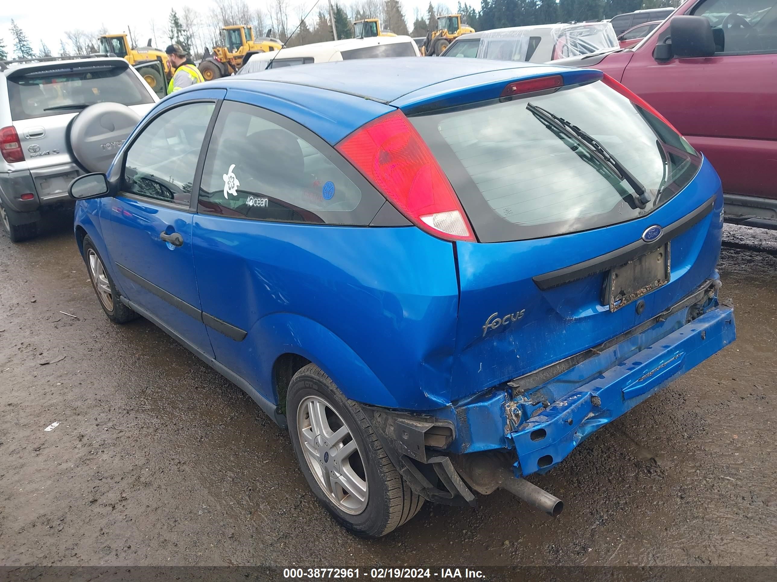 Photo 2 VIN: 3FAHP3139YR246958 - FORD FOCUS 