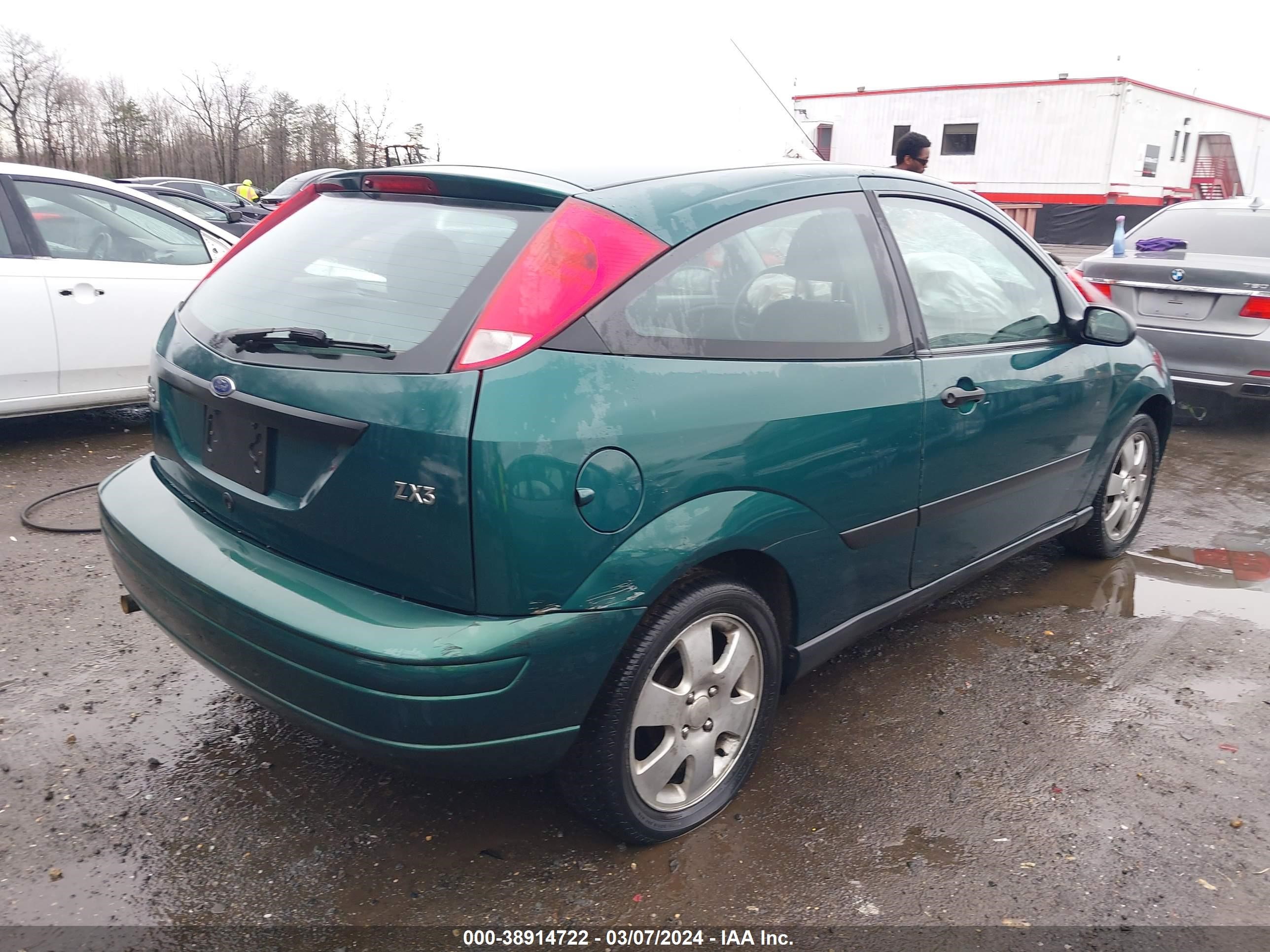 Photo 3 VIN: 3FAHP313X1R223310 - FORD FOCUS 