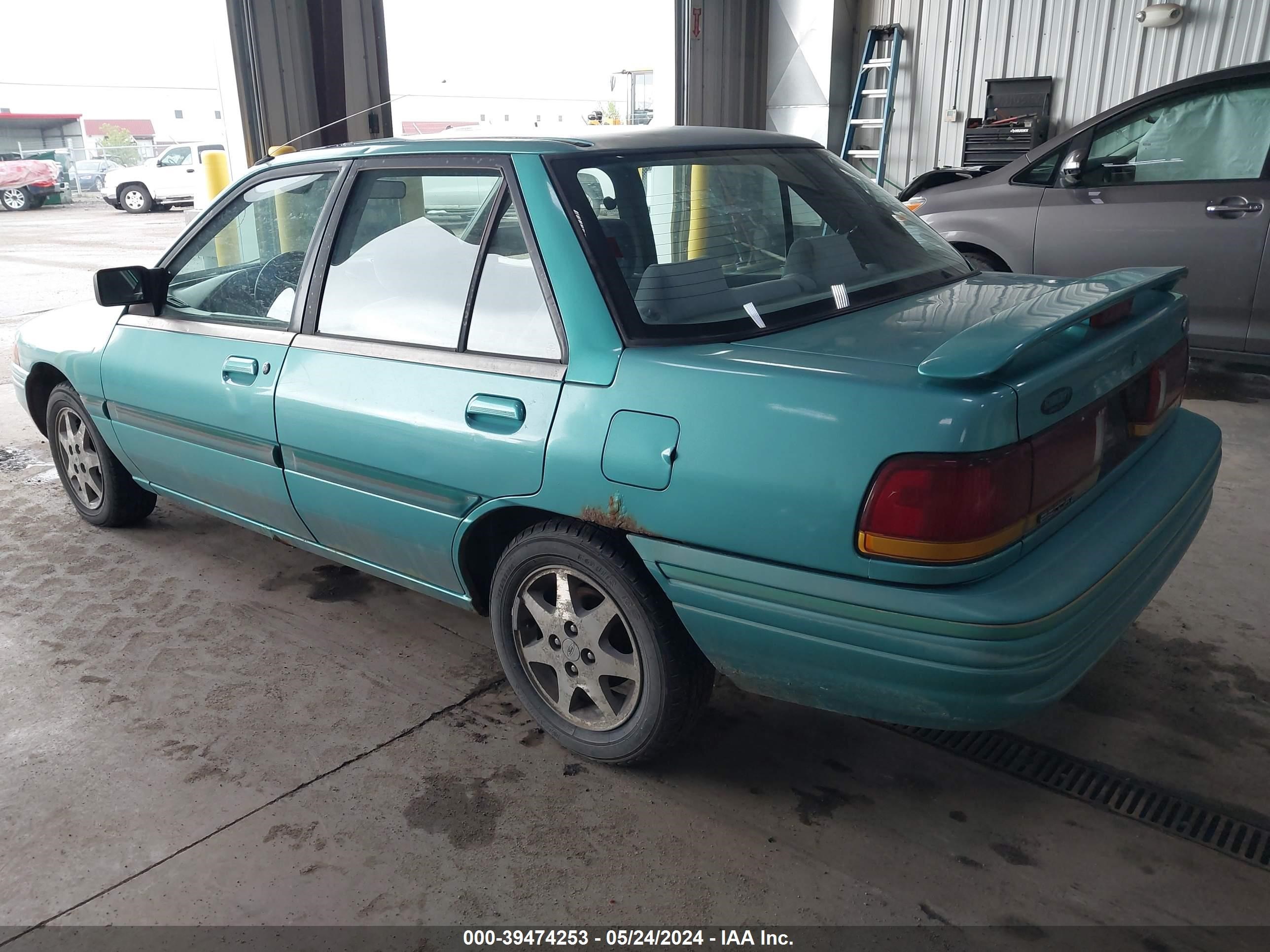 Photo 2 VIN: 3FASP13J6SR167406 - FORD ESCORT 