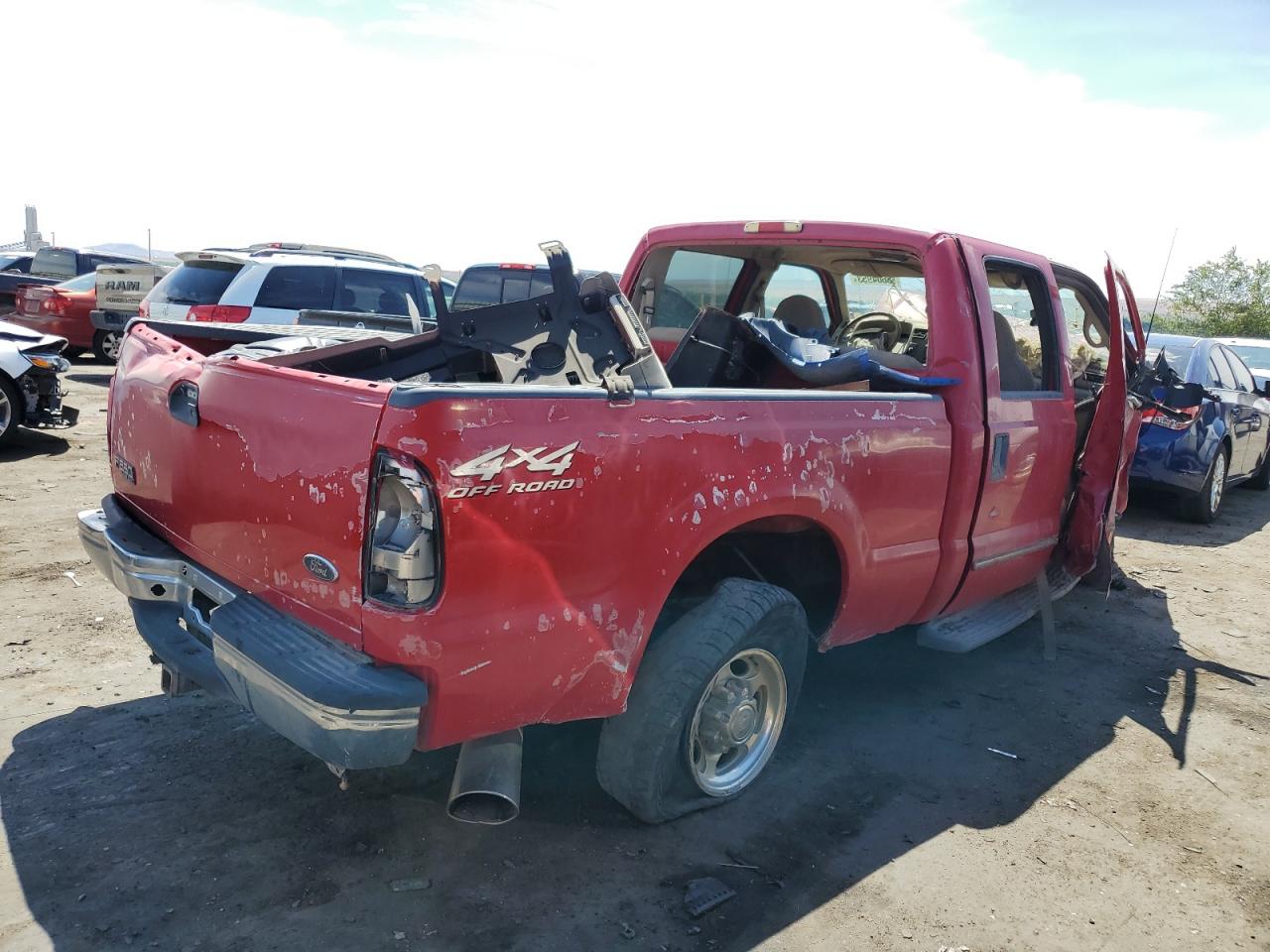 Photo 2 VIN: 3FTNW21F3YMA37197 - FORD F250 