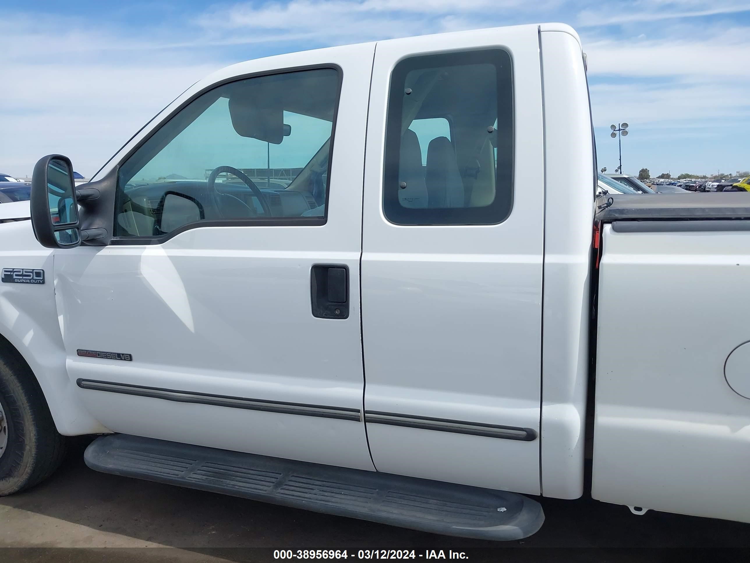 Photo 13 VIN: 3FTNX20F7YMA52350 - FORD F250 