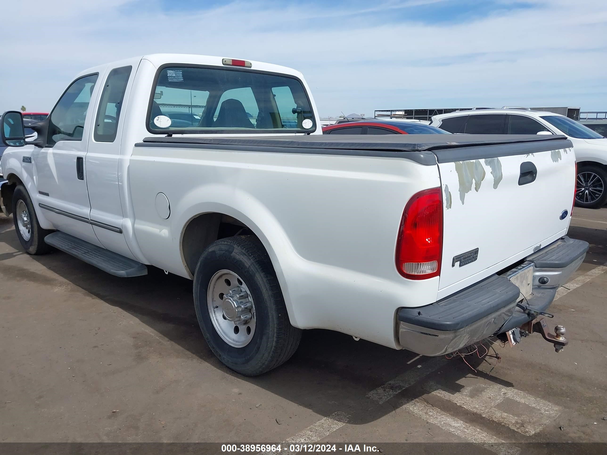 Photo 2 VIN: 3FTNX20F7YMA52350 - FORD F250 