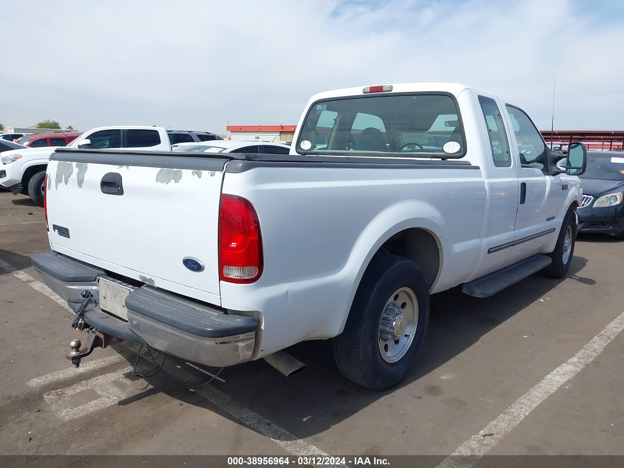 Photo 3 VIN: 3FTNX20F7YMA52350 - FORD F250 