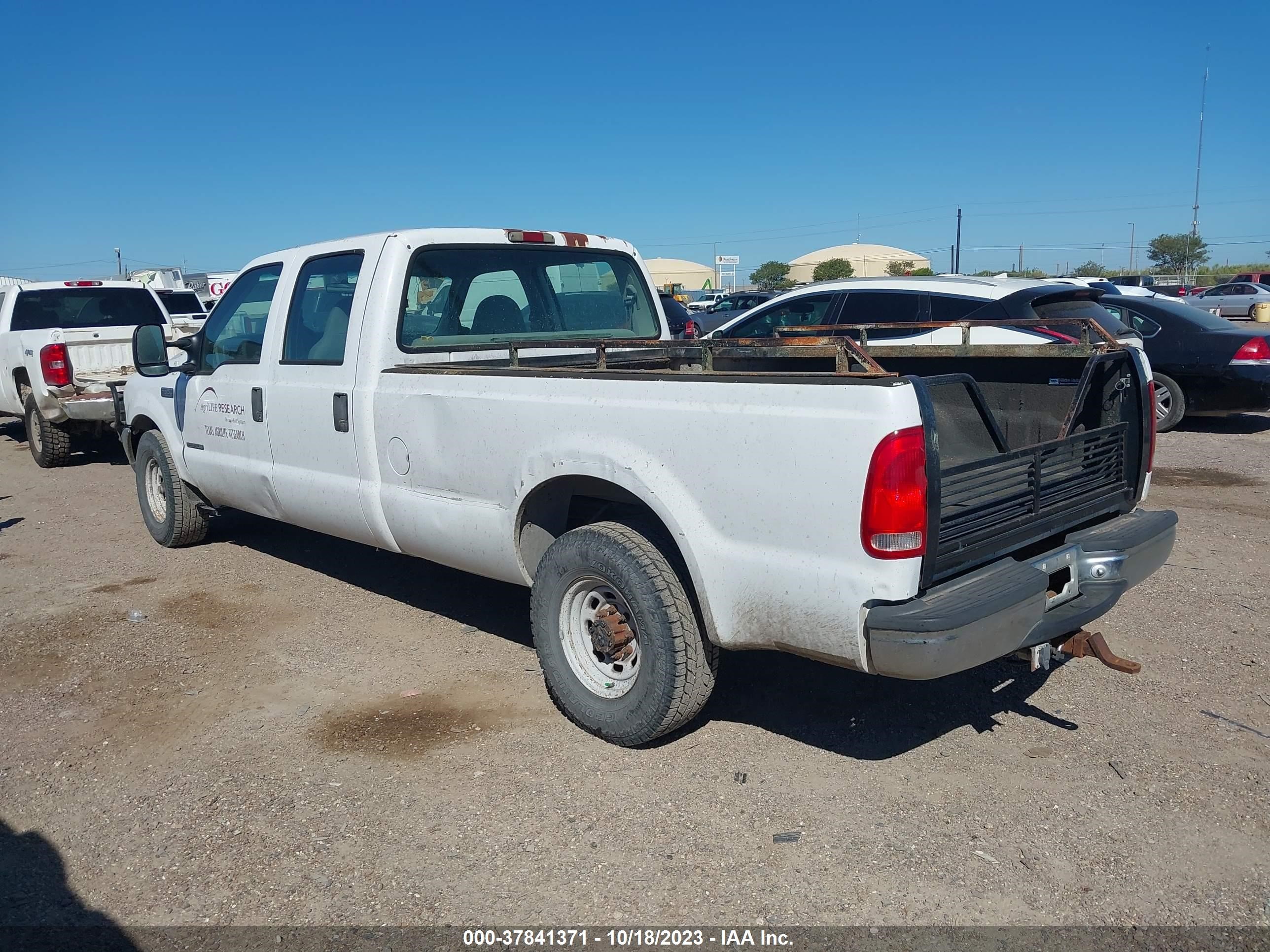 Photo 2 VIN: 3FTSW30F6YMA69099 - FORD F350 