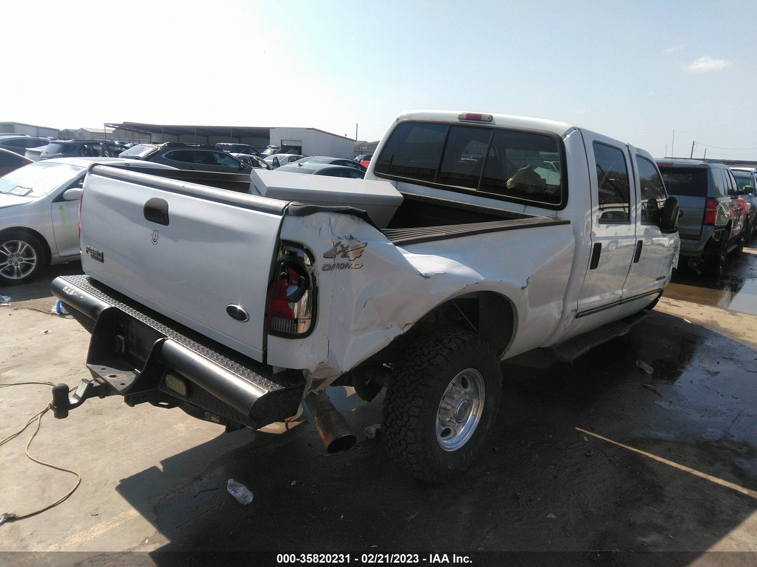 Photo 3 VIN: 3FTSW31F1YMA28202 - FORD F350 