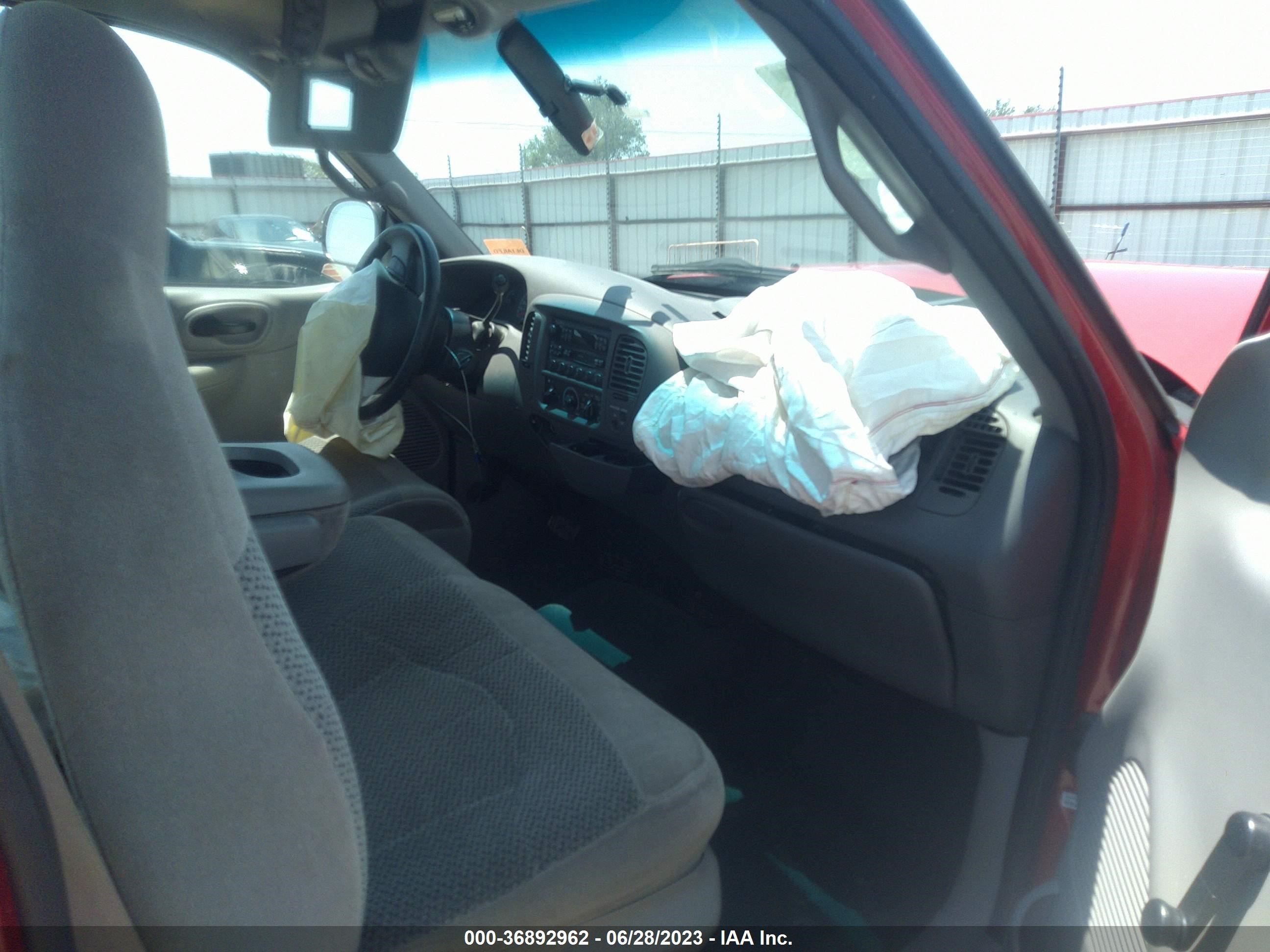 Photo 4 VIN: 3FTZF1728YMA82300 - FORD F-150 