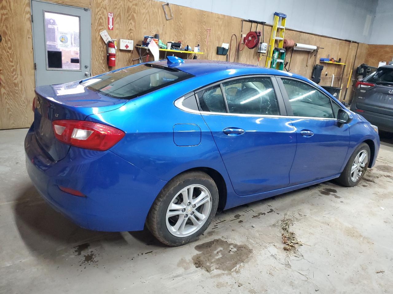 Photo 2 VIN: 3G1BE5SM4HS523011 - CHEVROLET CRUZE 